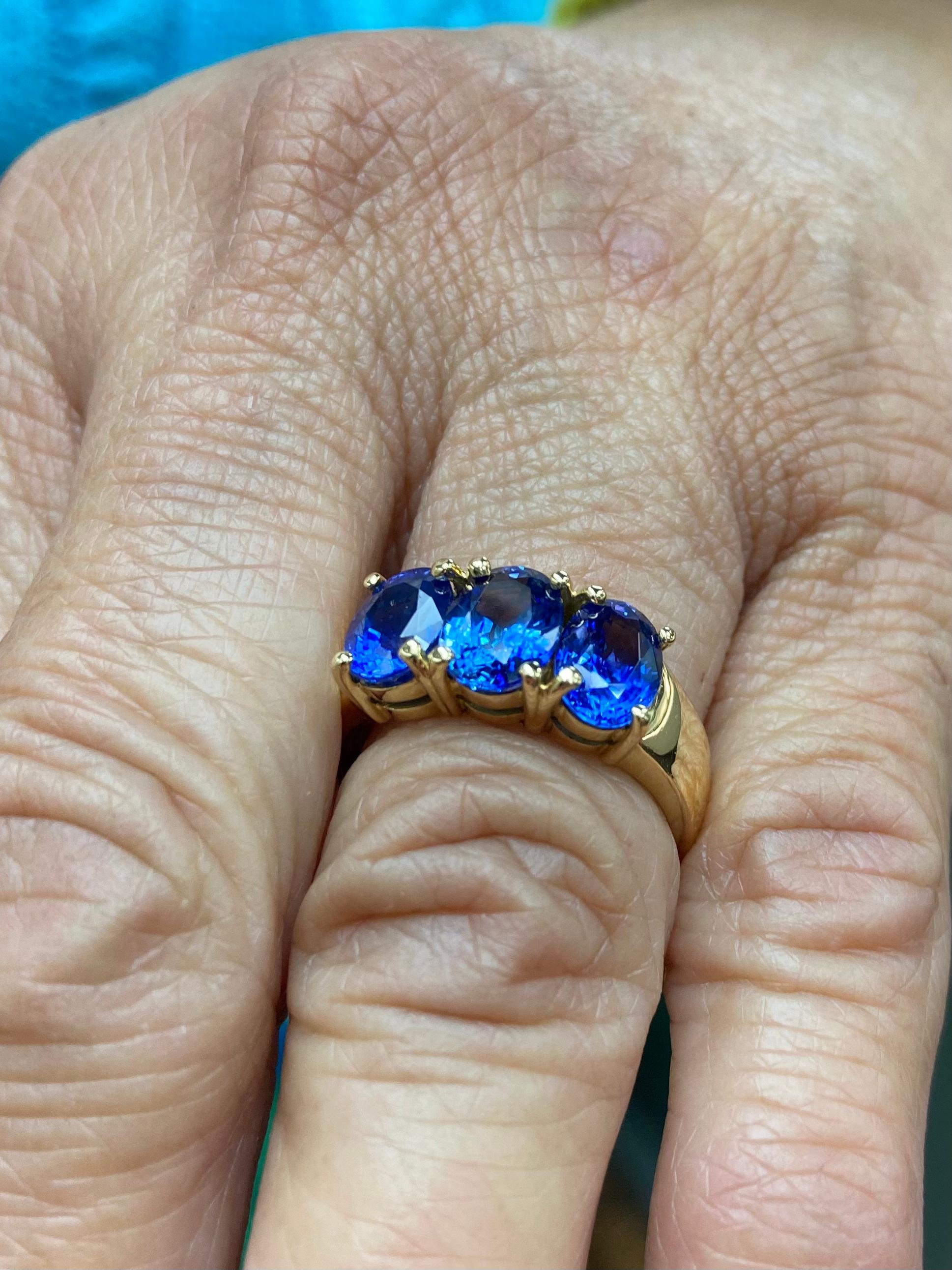 GIA Report Certified Ceylon Sapphire Three Stone Yellow Gold Ring 1