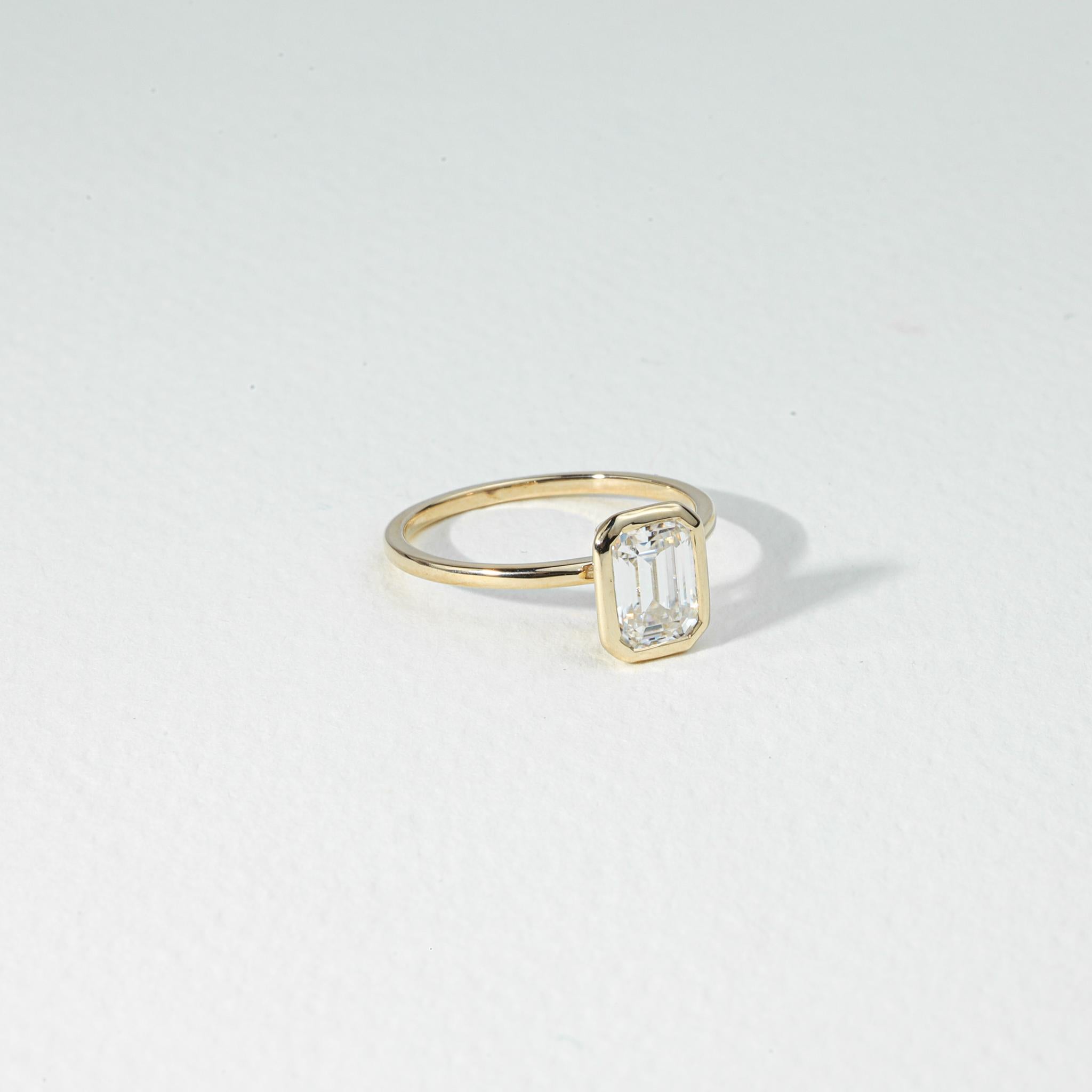 Women's GIA Report Certified D VVS 1 Carat Emerald Cut Solitaire Diamond Engagement Ring For Sale