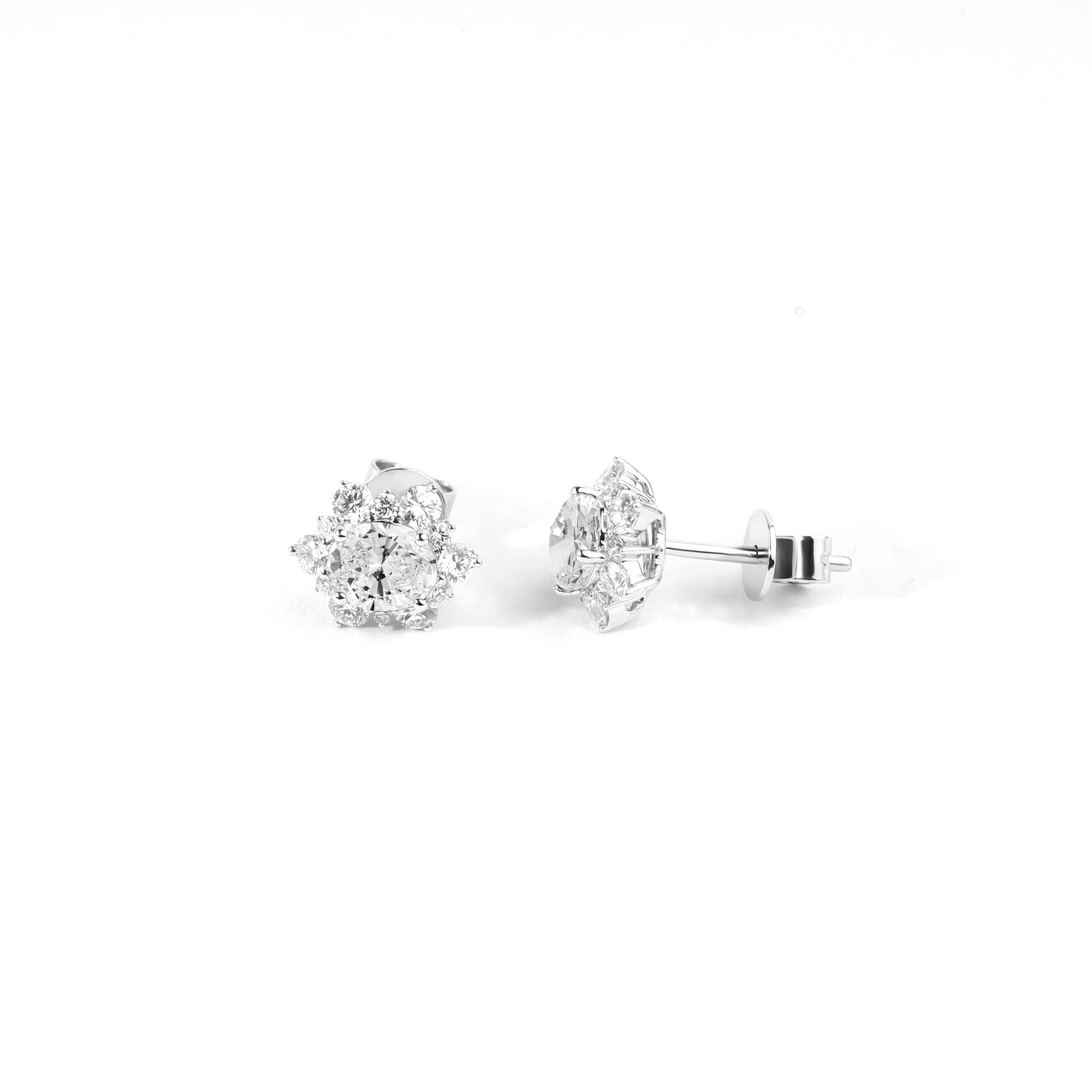 GIA Report Certified Diamond Halo Oval Cut Stud Earrings, 18k white gold In New Condition For Sale In Jaipur, RJ