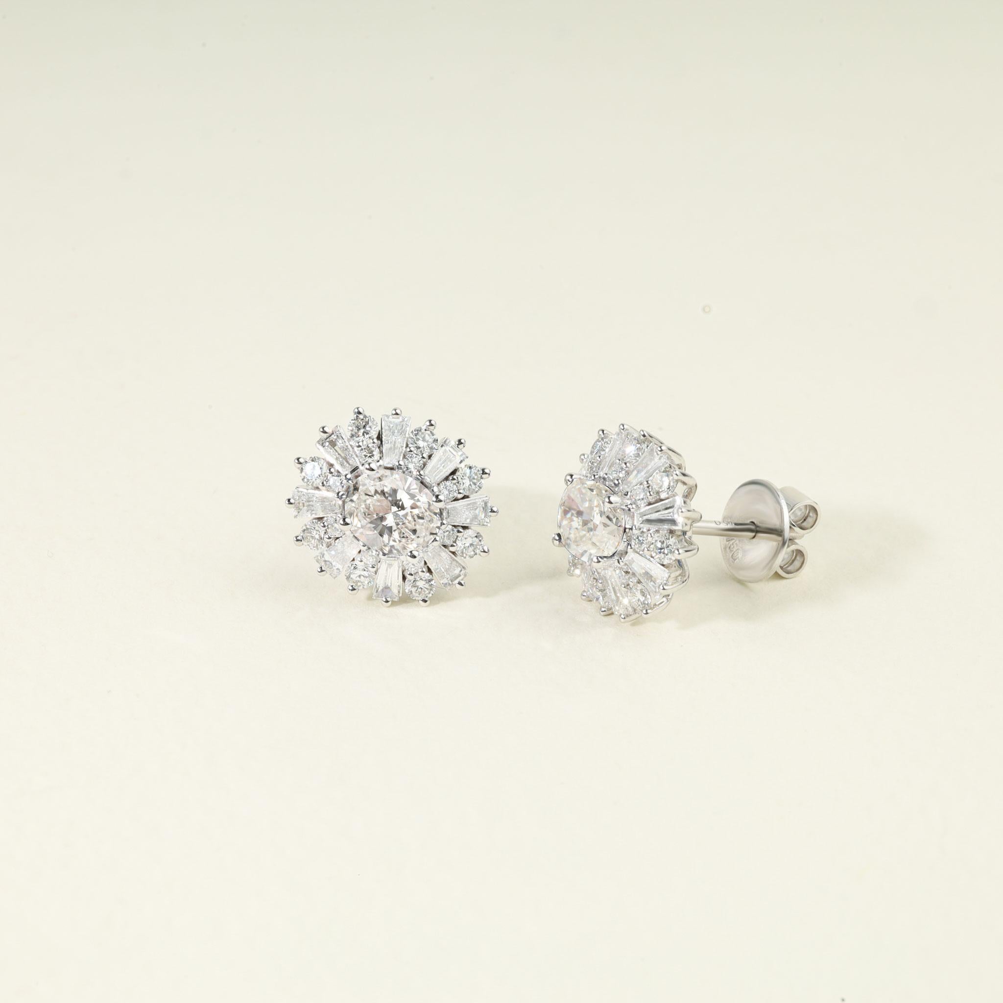 GIA Report Certified Diamond Halo Oval Cut Stud Earrings for her, 18k white gold In New Condition For Sale In Jaipur, RJ