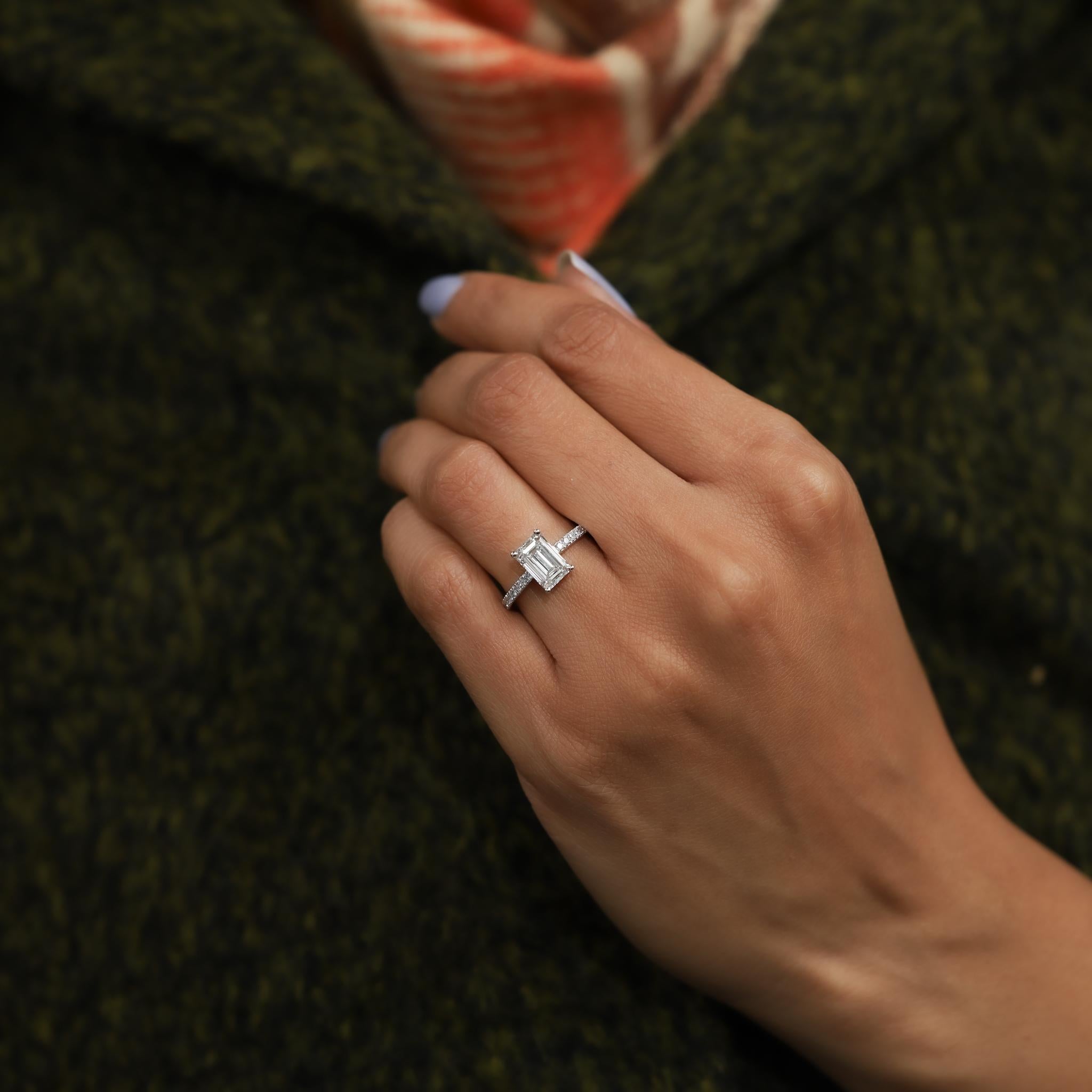 2 Carat Emerald Cut Diamond Solitaire Ring in Platinum, GIA Certified, Art Deco In New Condition For Sale In Jaipur, RJ