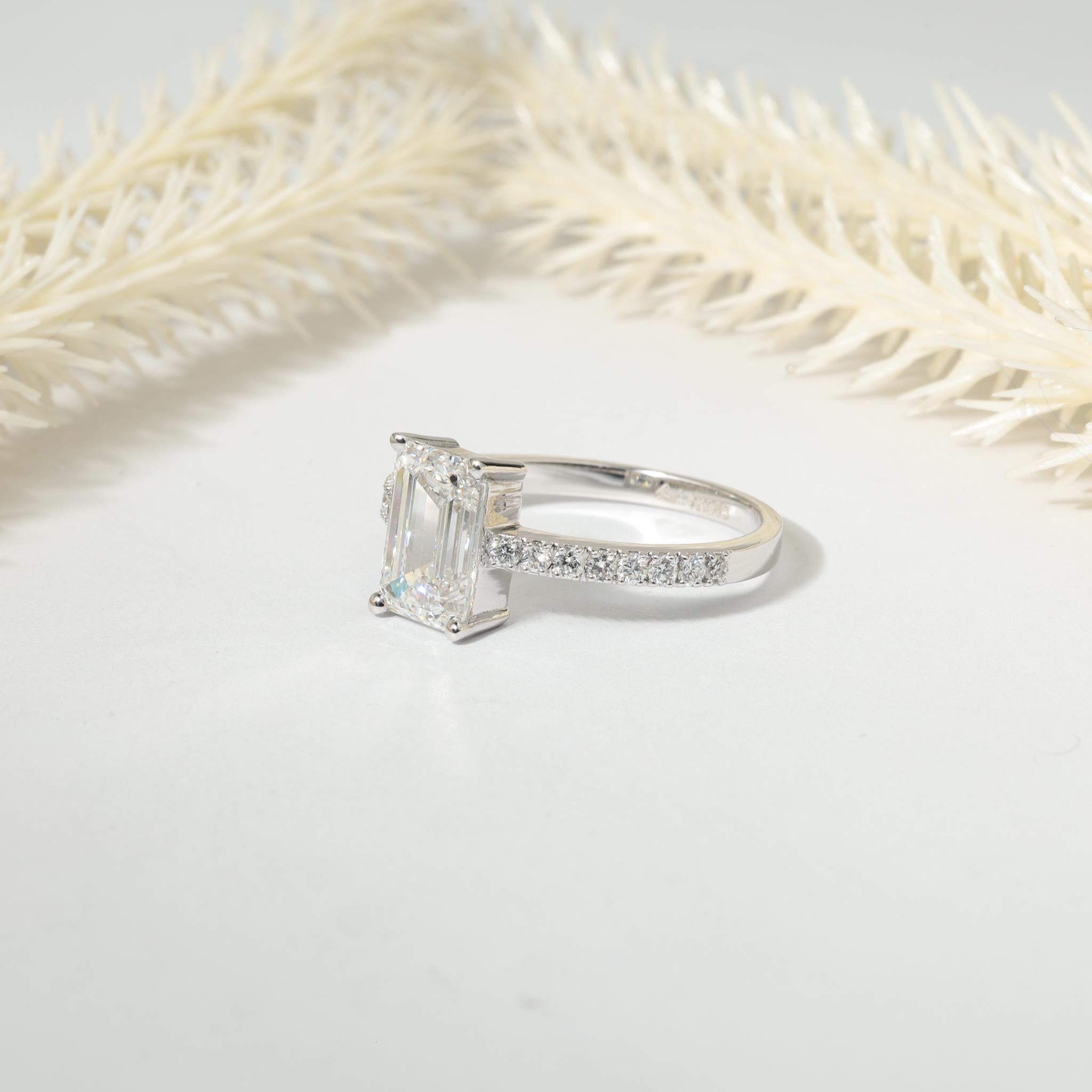 2 Carat Emerald Cut Diamond Solitaire Ring in Platinum, GIA Certified, Art Deco For Sale 4