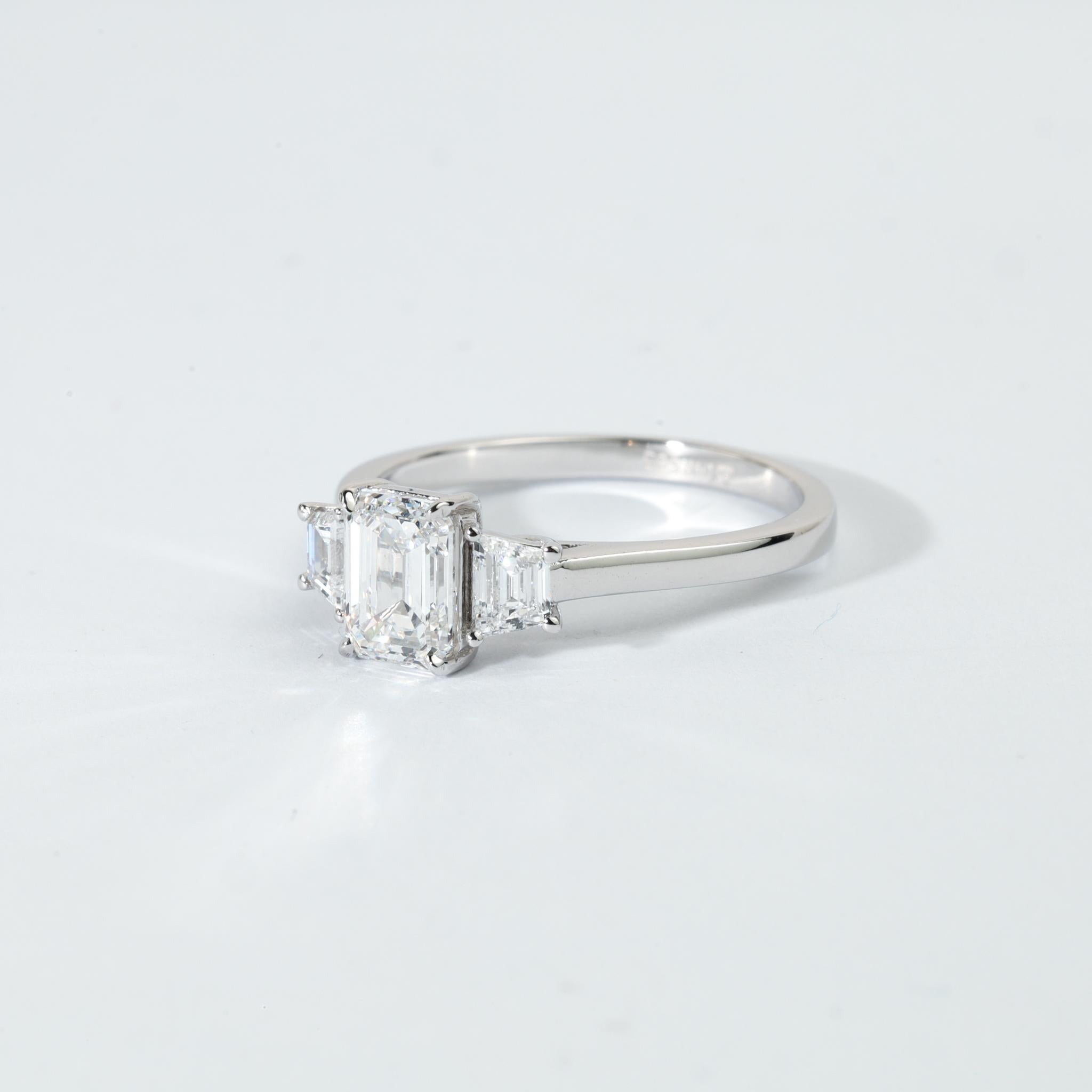Men's GIA Report Certified Emerald Cut E VS, 1 carat Diamond Ring 18k White Gold For Sale