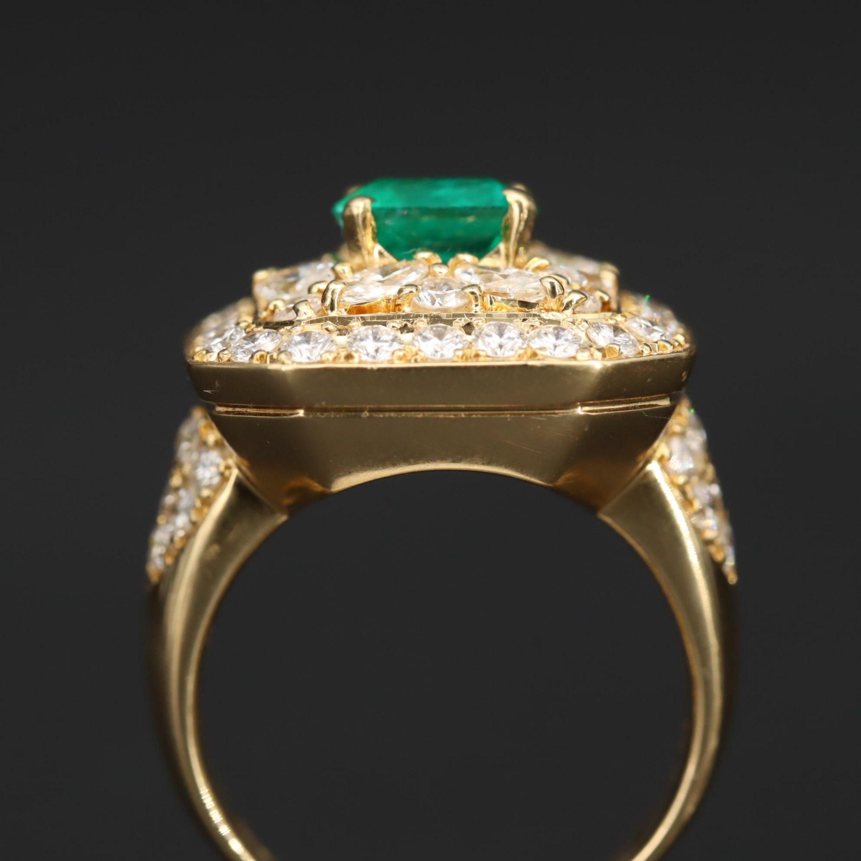 For Sale:  1.15 Carat Emerald & Diamond Yellow Gold Engagement Ring Cluster Ring, Cocktail  4