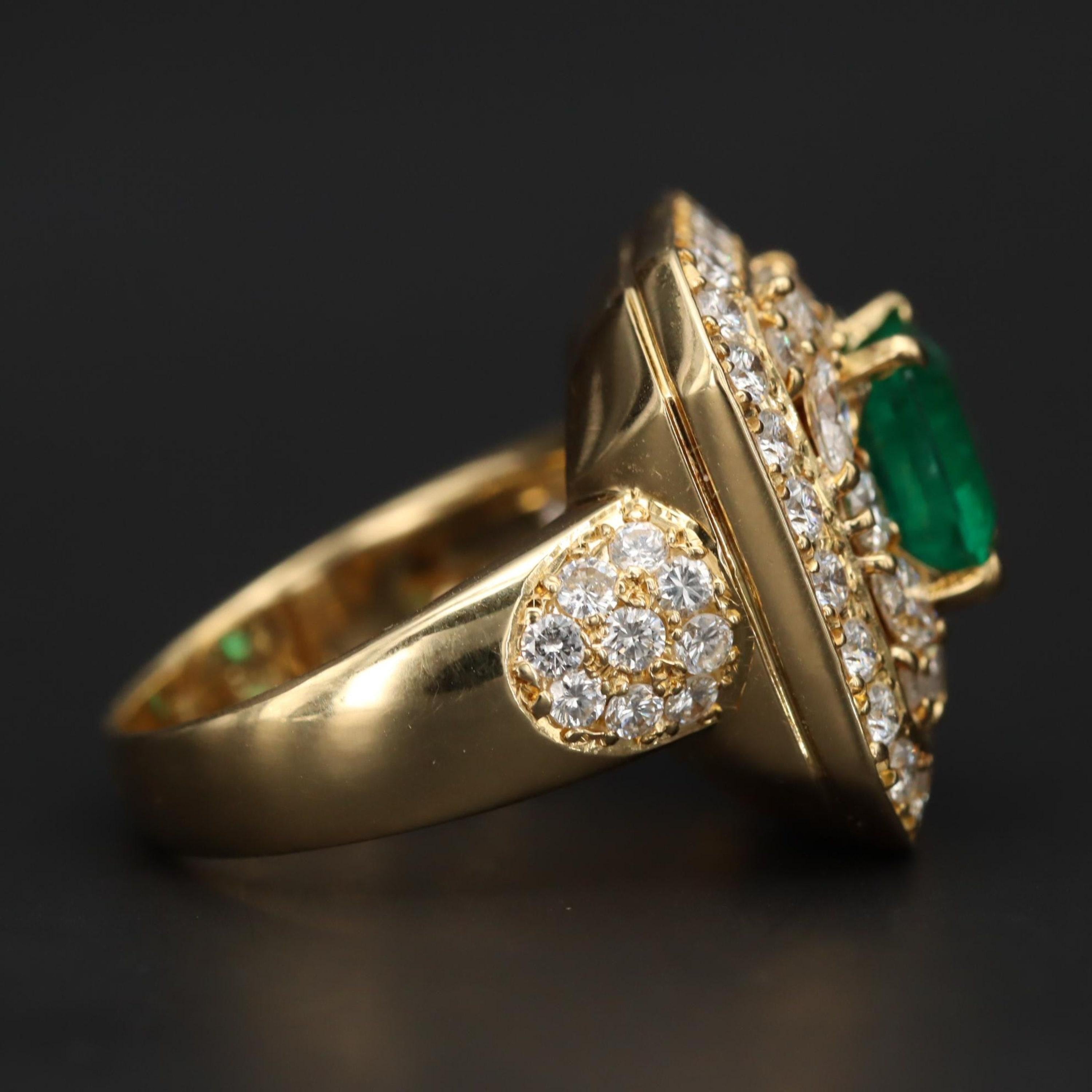 For Sale:  1.15 Carat Emerald & Diamond Yellow Gold Engagement Ring Cluster Ring, Cocktail  5