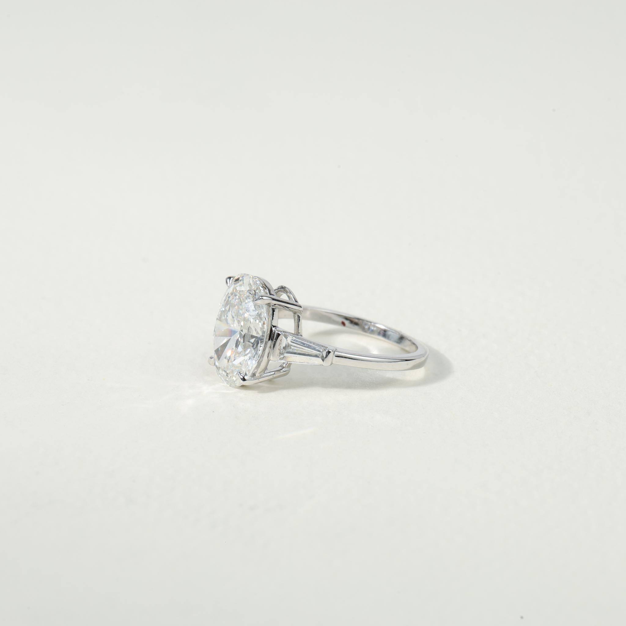 Taglio ovale Rapporto GIA Certificato G VS Anello di fidanzamento con diamante taglio ovale da 2.5 carati in vendita