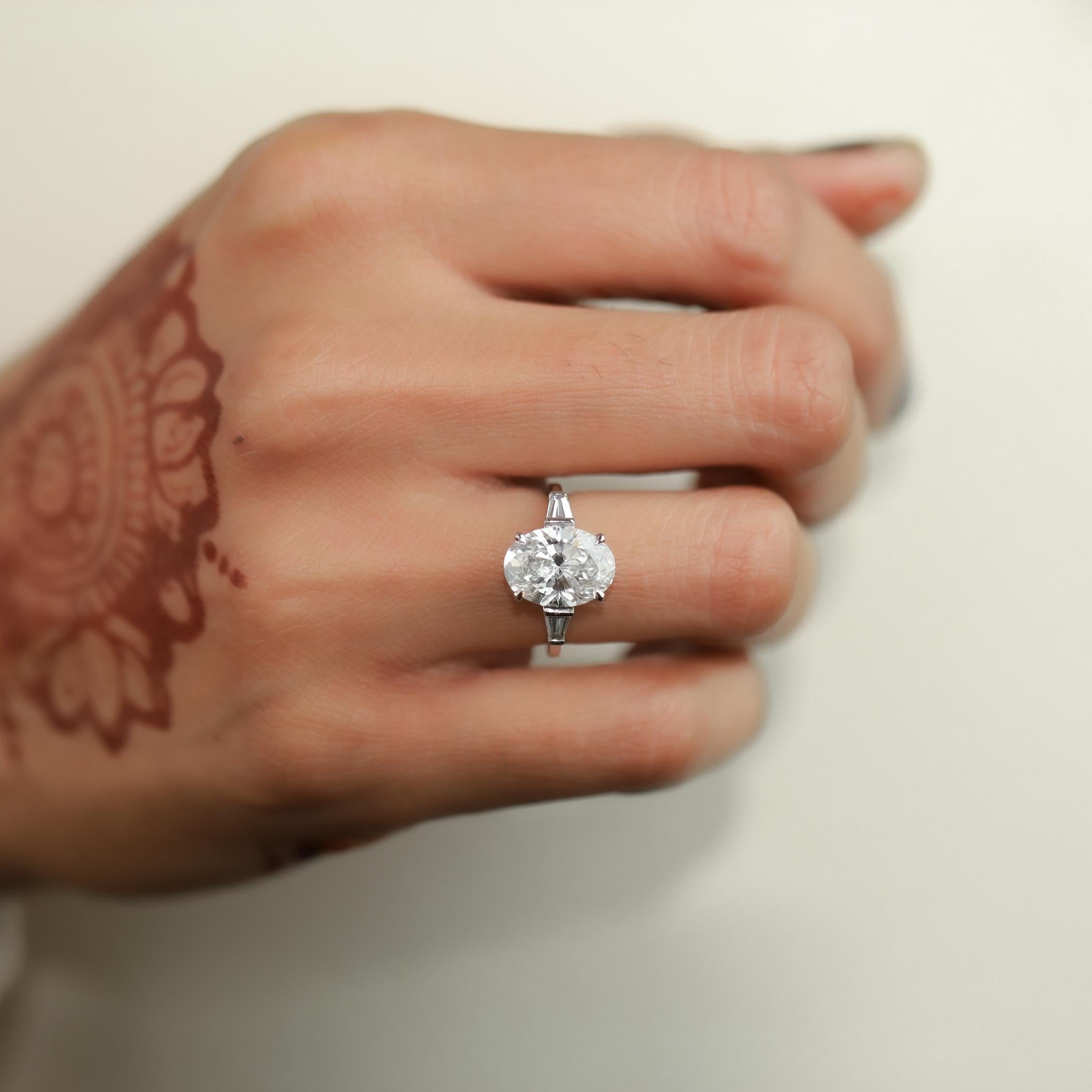 Rapport GIA Certified G VS 3 Carat Oval Cut Diamond Engagement Ring en vente 6