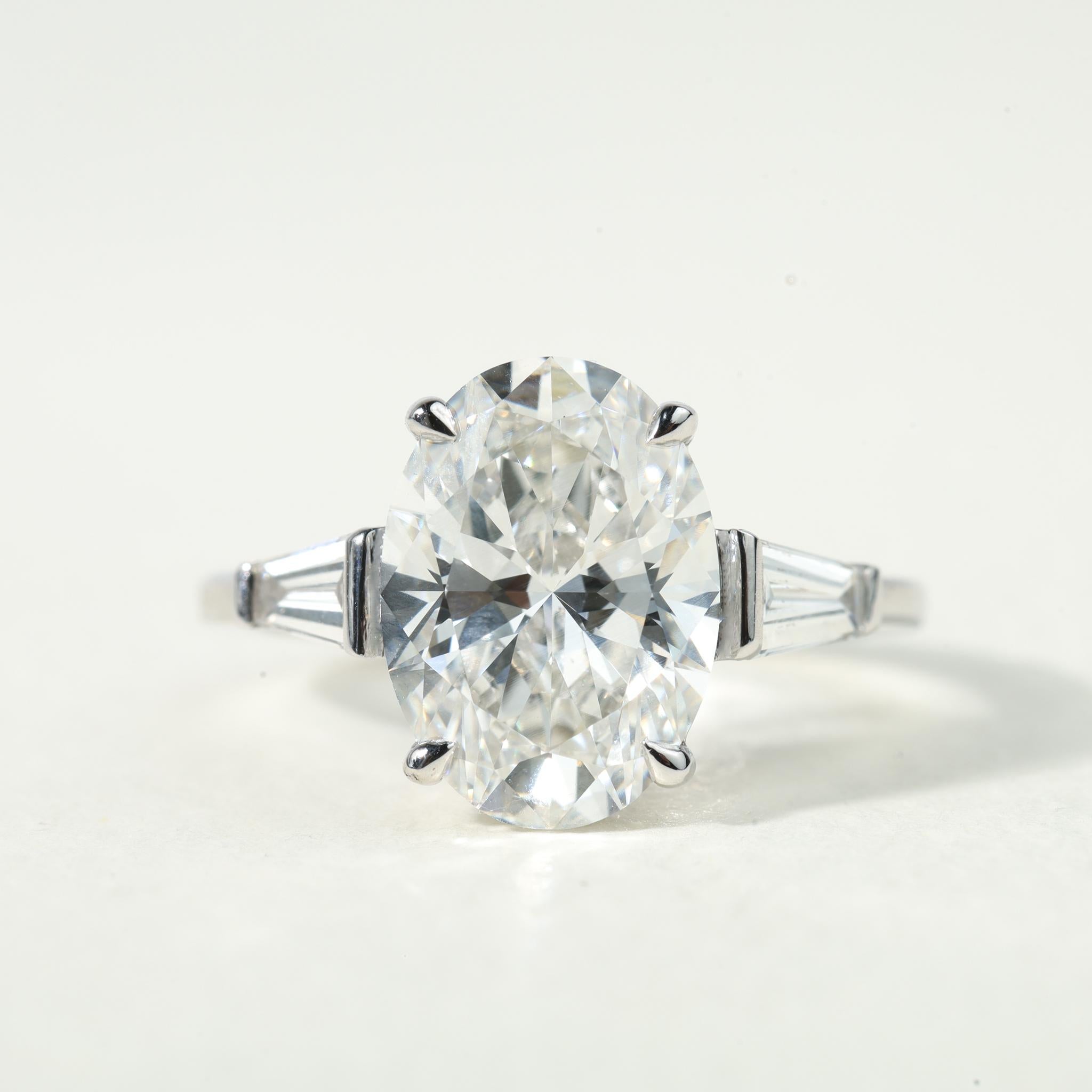 Rapport GIA Certified G VS 3 Carat Oval Cut Diamond Engagement Ring Pour femmes en vente