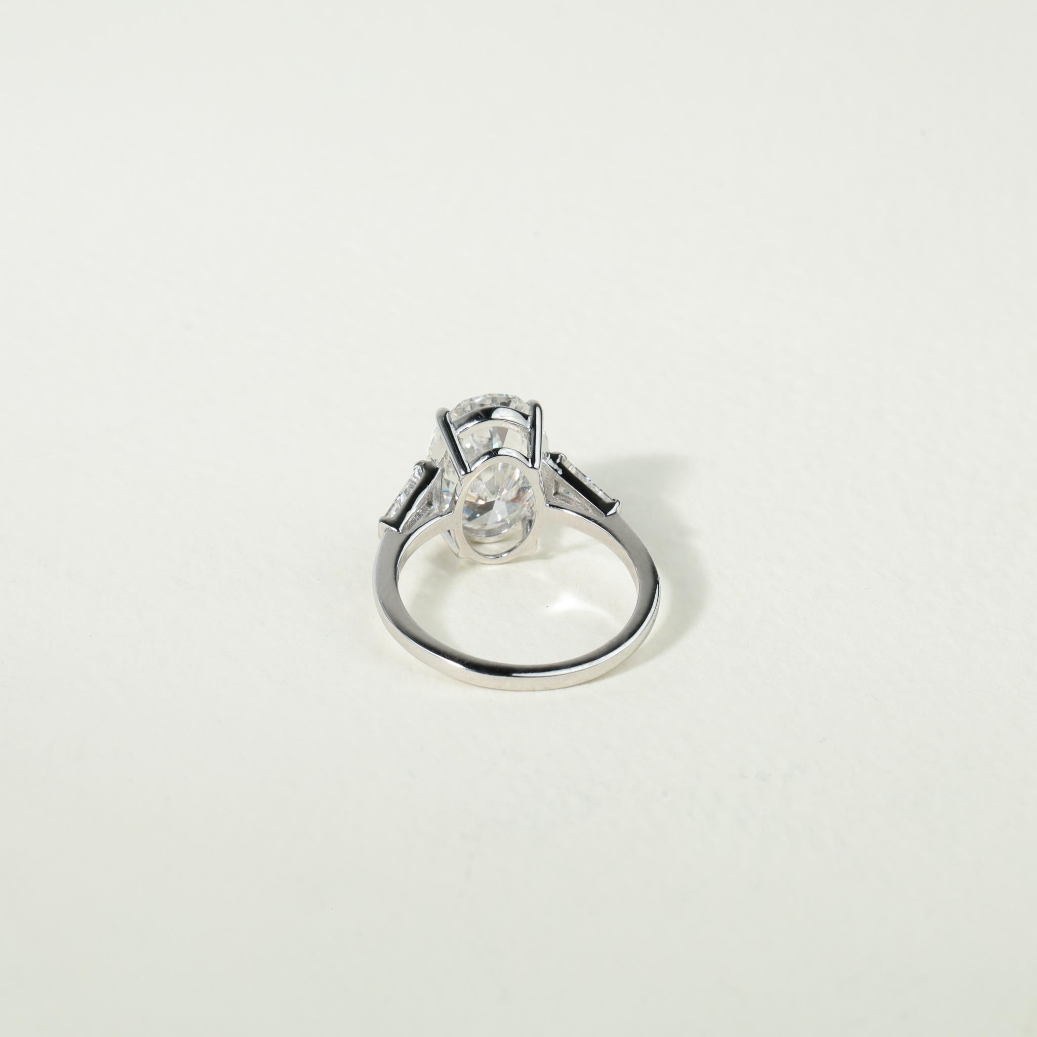 Rapport GIA Certified G VS 3 Carat Oval Cut Diamond Engagement Ring en vente 1