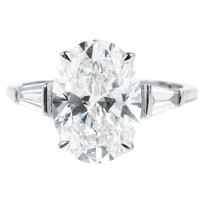 Rapport GIA Certified G VS 3 Carat Oval Cut Diamond Engagement Ring en vente