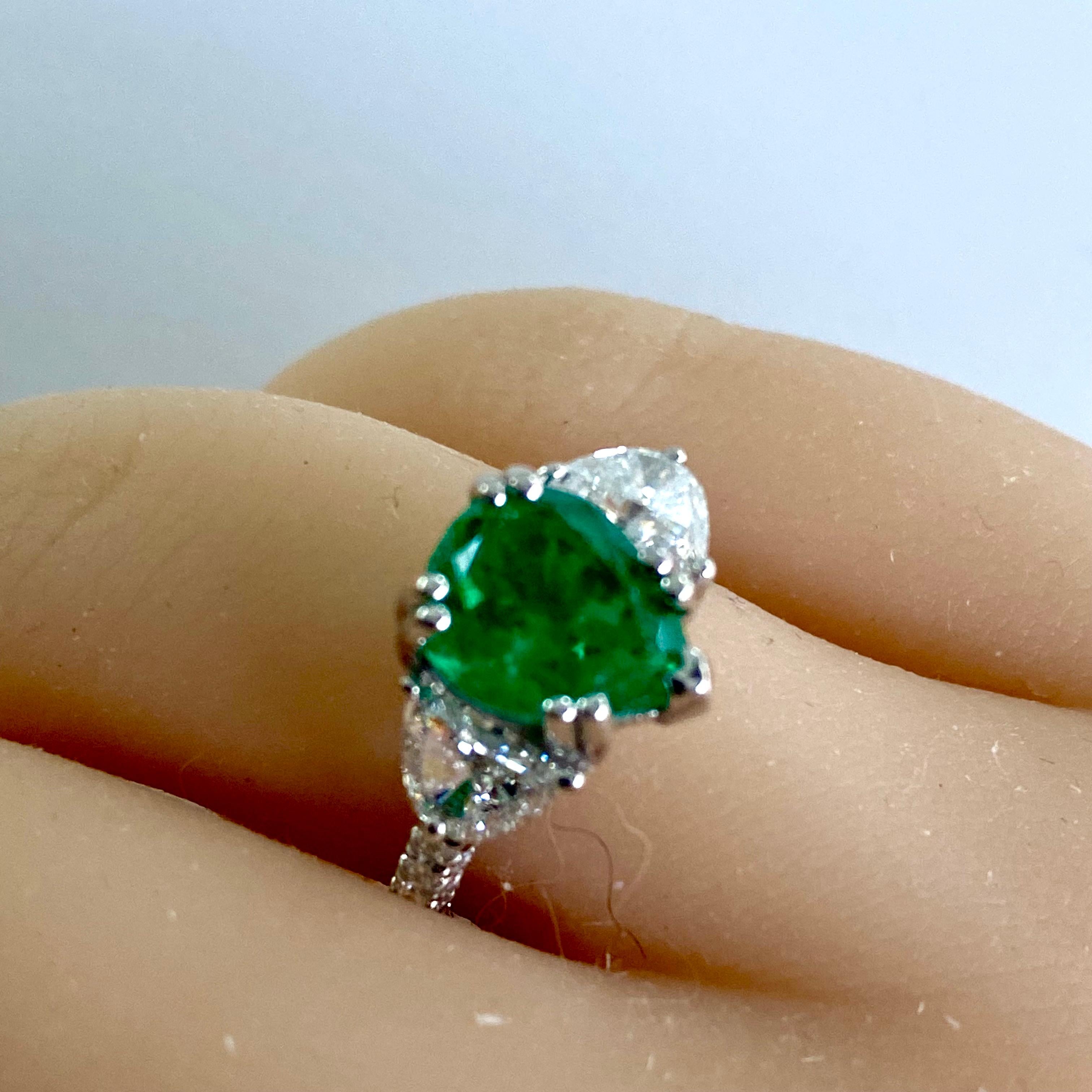 GIA Certified Colombian Pear Emerald Diamond 3.35 Carat 18 Karat Gold Ring For Sale 3