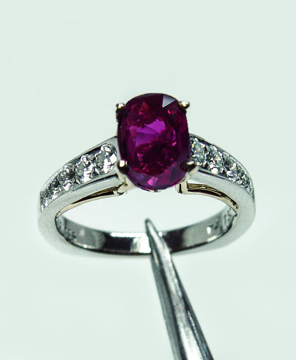 GIA Richard Krementz Rubí tailandés natural Diamante Anillo de platino RKG 1866 Cert en venta 3