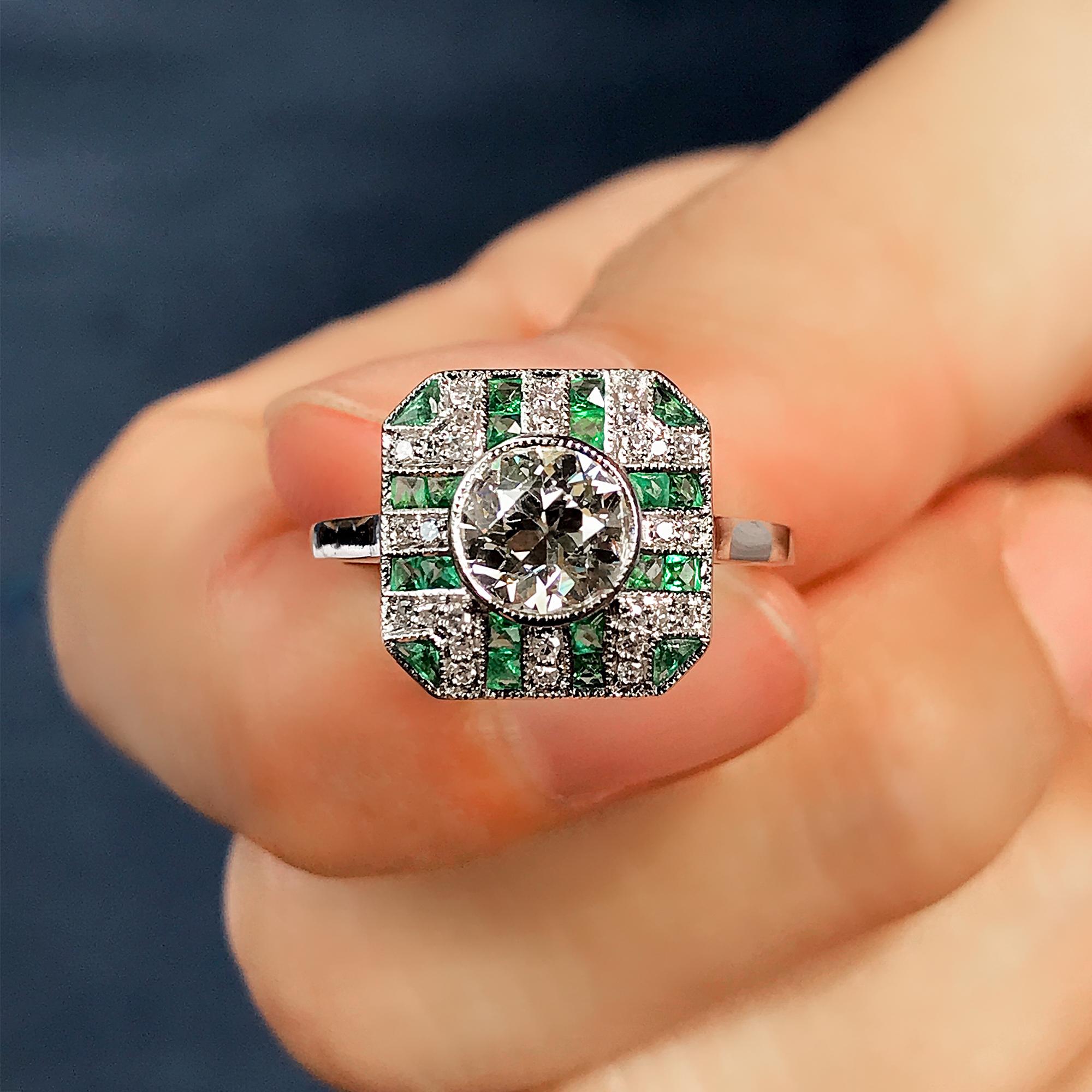 Femenino o masculino GIA Round Diamond & Green Emerald Art Deco Style Engagement 18K White Gold Ring en venta