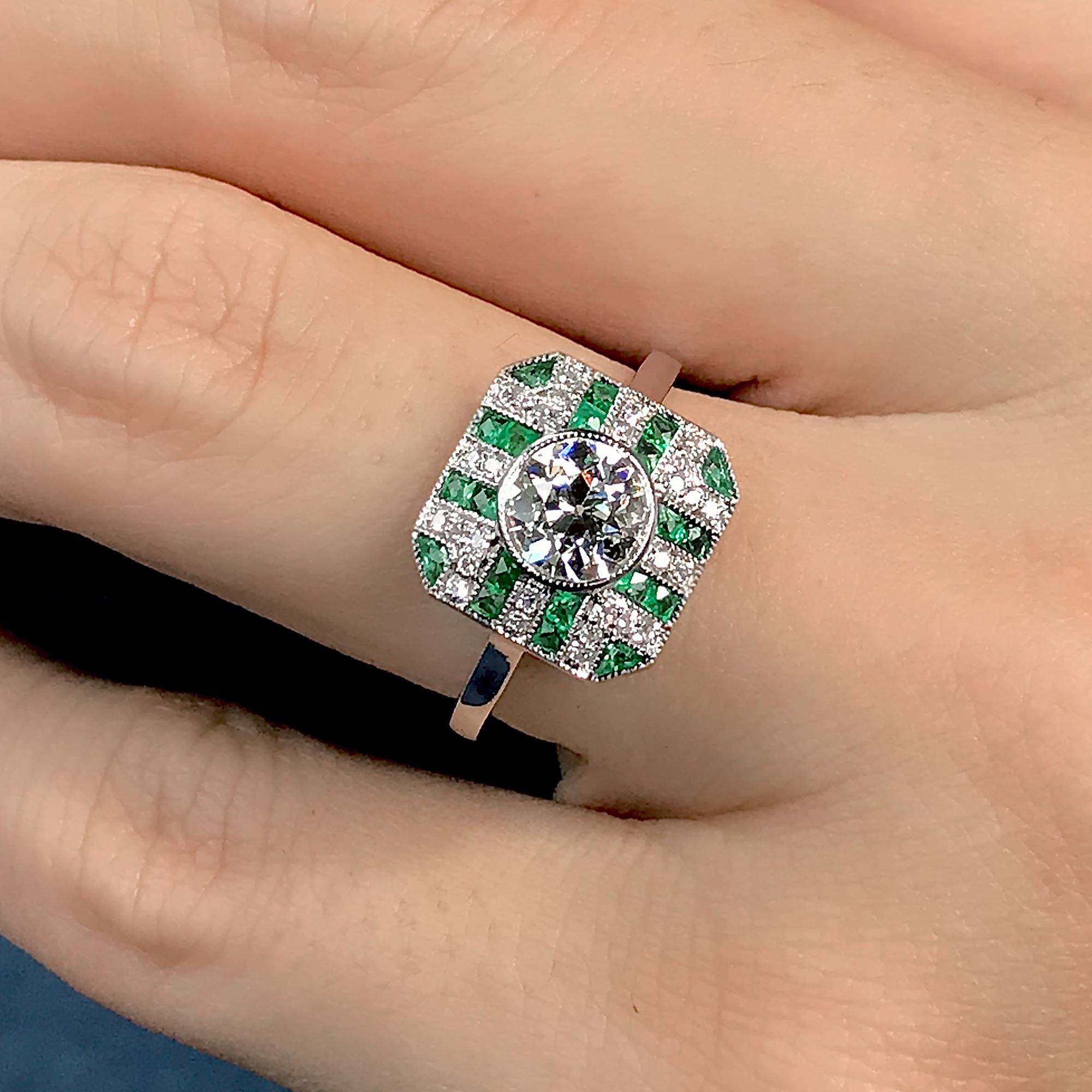 GIA Round Diamond & Green Emerald Art Deco Style Engagement 18K White Gold Ring en venta 2