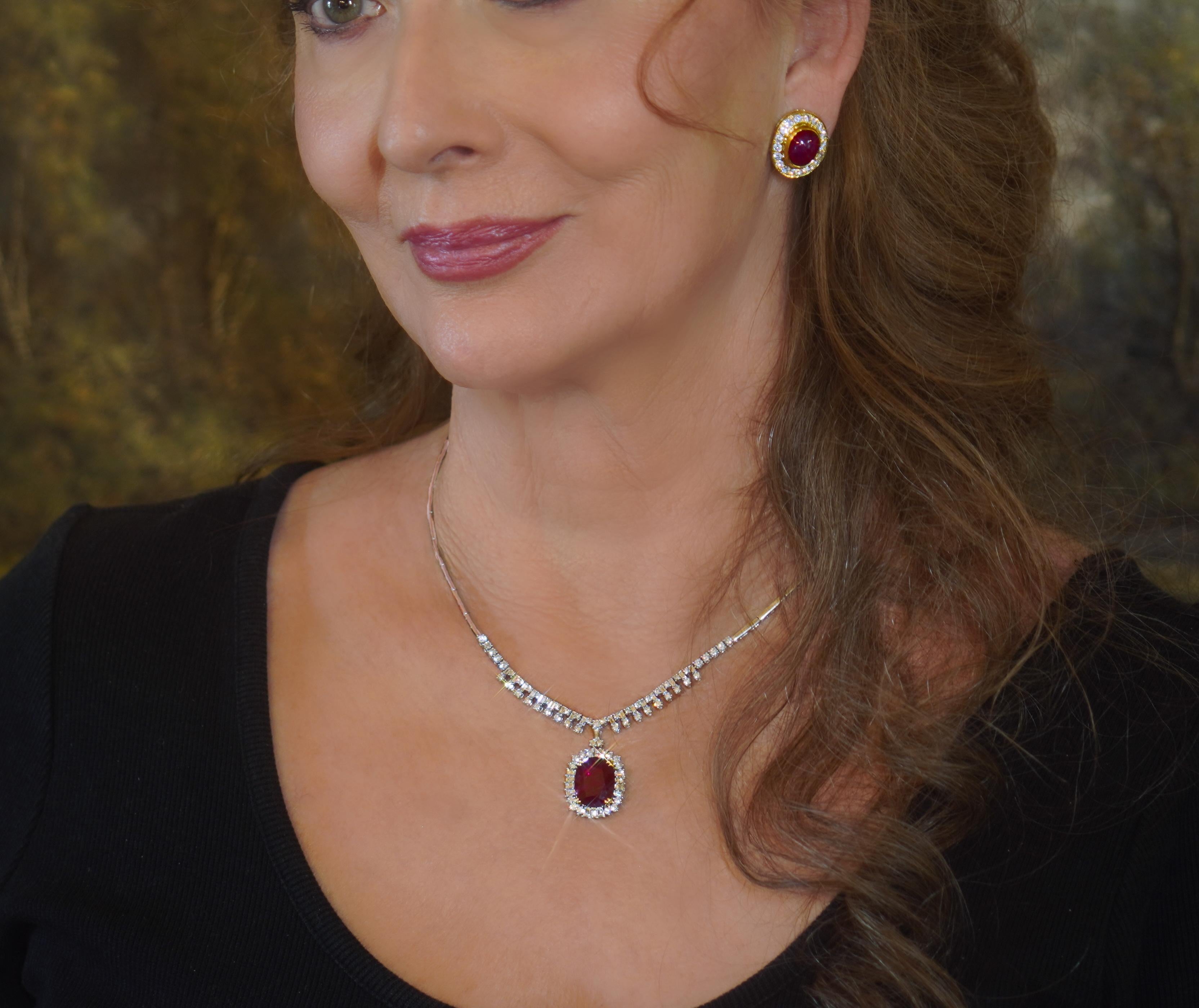 GIA Rubin 18K No Heat Diamant Halskette Anhänger VS Fine Vintage Huge 13,97 Karat im Zustand „Gut“ in Sylvania, GA