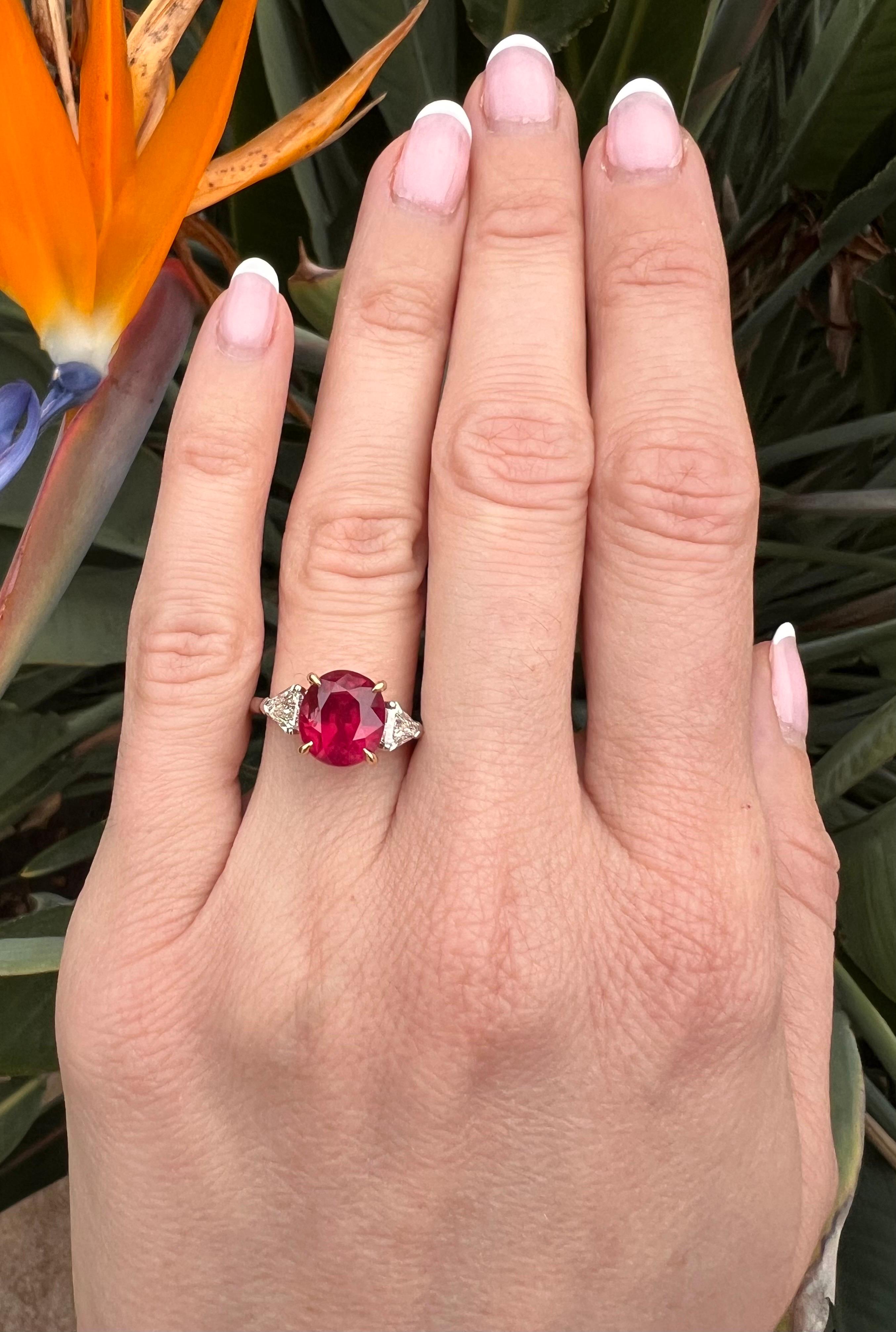 GIA Anillo de 3 Piedras de Rubí y Diamante - Platino y Oro de 18 K, Símbolo de Pasión y Amor. en venta 1