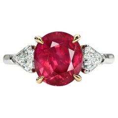 Bague 3 pierres GIA en rubis et diamant - Platine et or 18 carats, symbole de la passion et de l'amour.