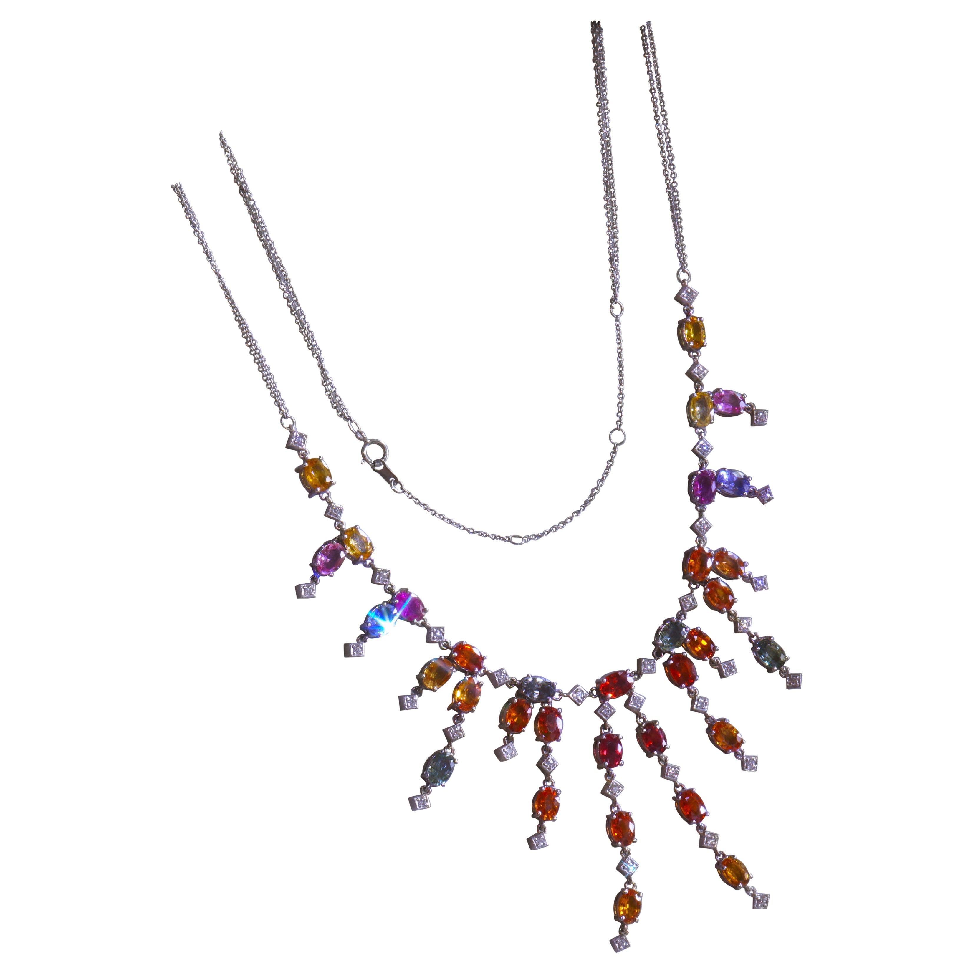 ¡Old South Jewels se enorgullece en presentar...VINTAGE LUXURY...COLLAR DE PLATINO CERTIFICADO POR GIA DE 15,39 CADATOS CON UN DIAMANTE DE ZAFIRO ENORME!  NATURAL MULTICOLOR TRANSPARENTE CERTIFICADO GIA  SÁFIROS.  Los zafiros están coronados con
