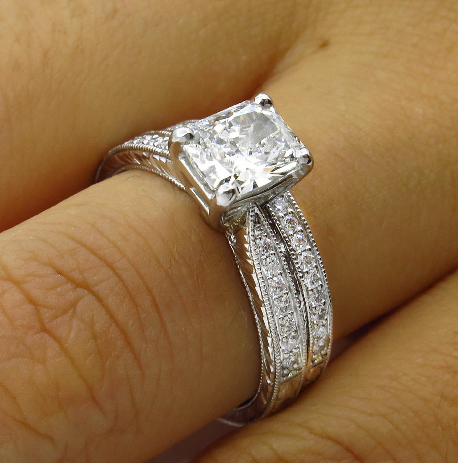 GIA SHY 2,00 Karat Estate Vintage Radiant Diamant Hochzeit Platin Ring im Angebot 10