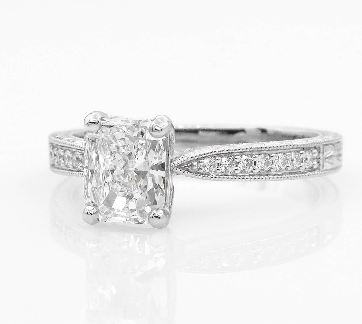 GIA SHY 2,00 Karat Estate Vintage Radiant Diamant Hochzeit Platin Ring im Angebot 1