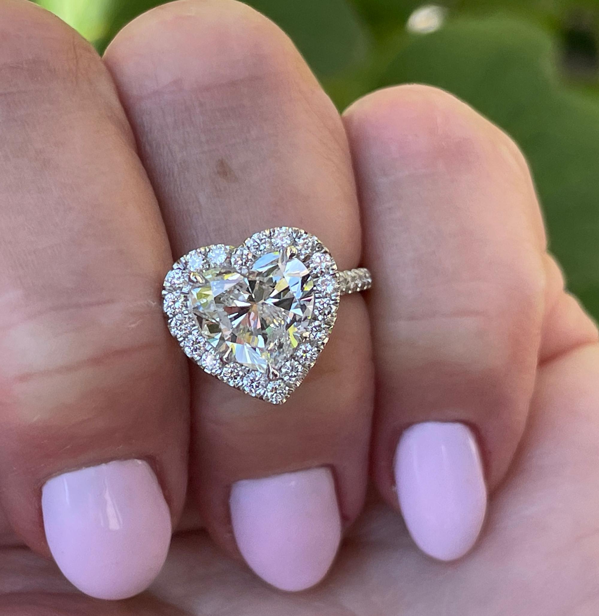 GIA shy 4.0ctw HEART Shaped Diamond Halo Estate Vintage Engagement Platinum Ring en vente 11