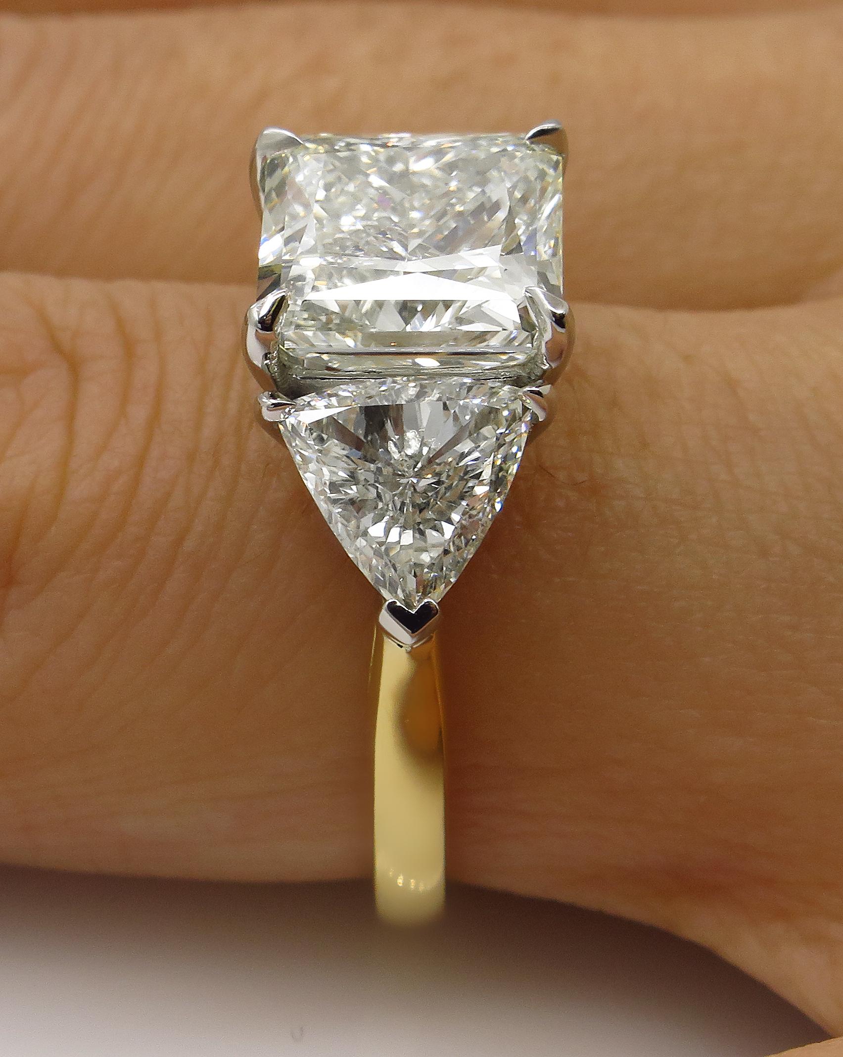 GIA Shy 5.00 Carat Radiant Diamond 3-Stone Wedding Plat Yellow Gold Ring 10