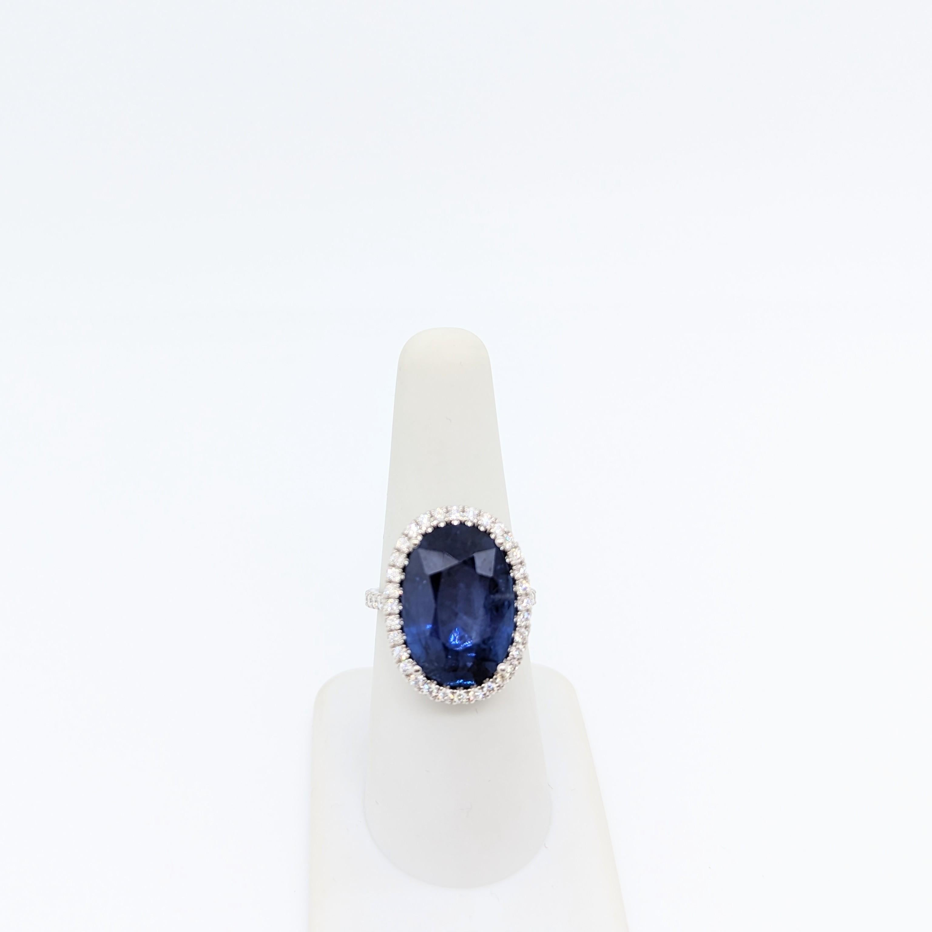 GIA Sri Lanka Blue Sapphire and White Diamond Cocktail Ring in Platinum In New Condition For Sale In Los Angeles, CA
