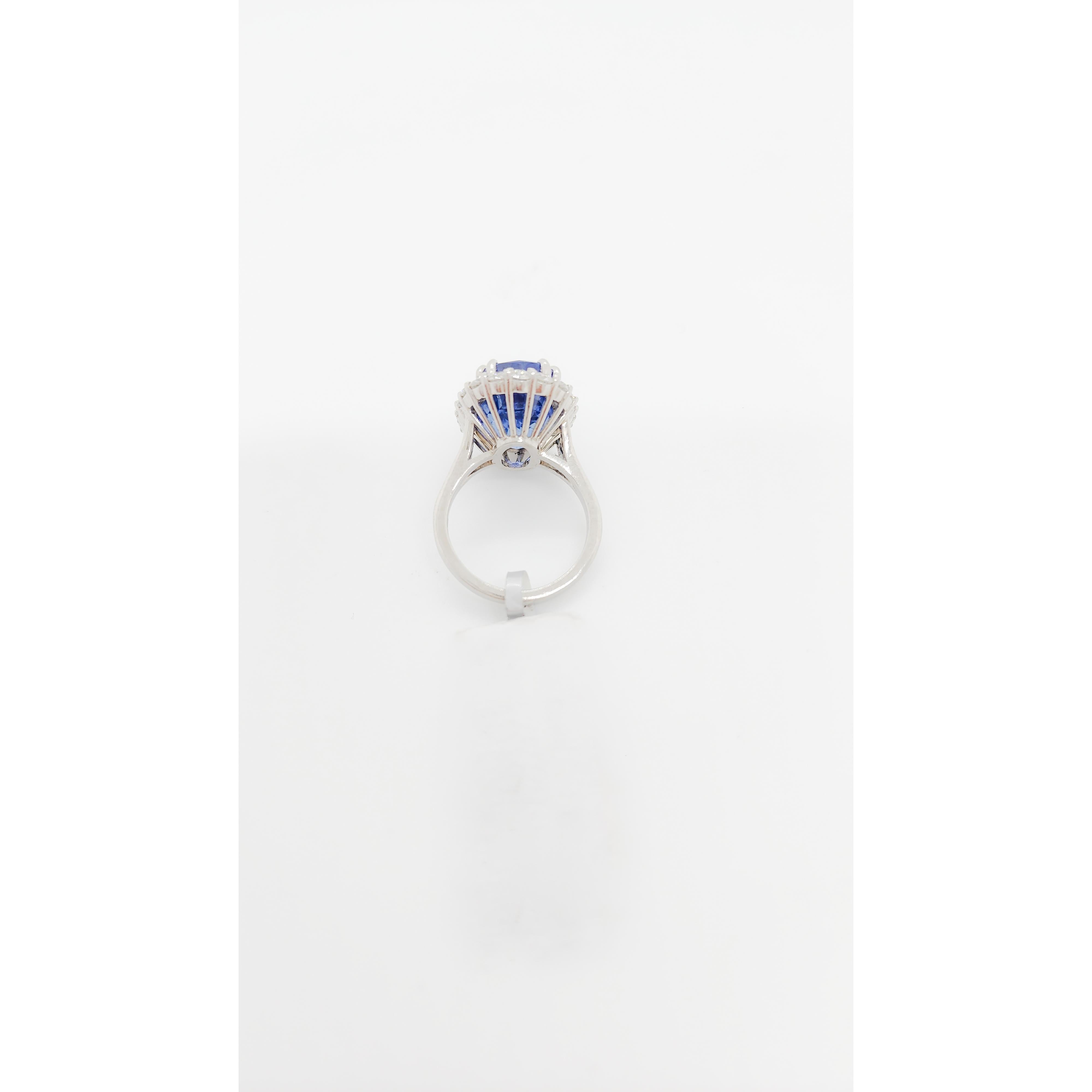 Women's or Men's GIA Sri Lanka Blue Sapphire and White Diamond Cocktail Ring in Platinum For Sale