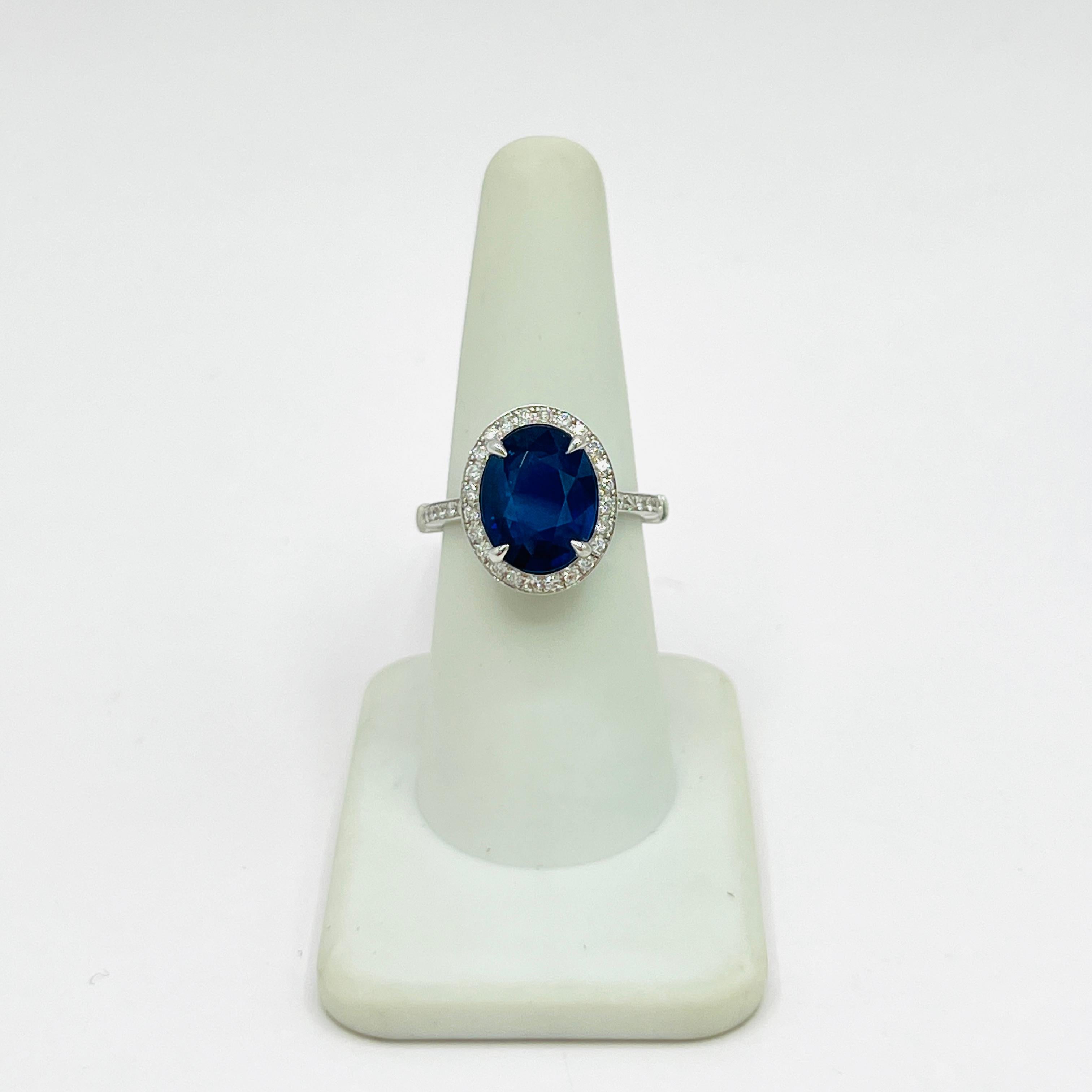GIA Sri Lanka Ring aus 18 Karat Weißgold mit blauem Saphir und weißem Diamanten im Angebot 1