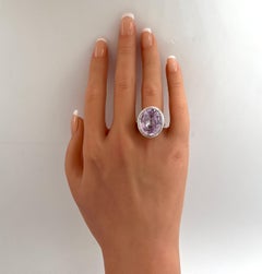 Bague en or blanc 18 carats sertie d'un saphir violet de 20,50 carats certifié « No Heat » par le GIA Sri Lanka