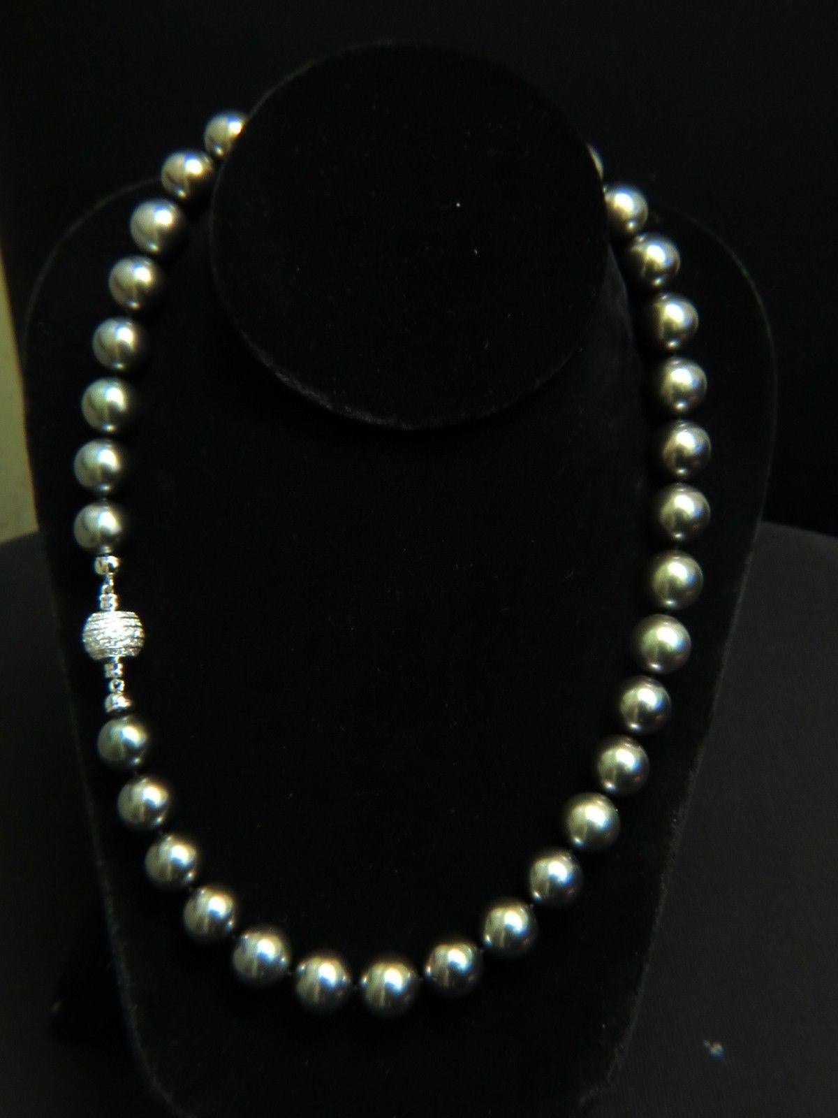 Round Cut GIA Tahitian Black Lipped Oyster Gray Pearl Necklace 18 Karat 1.00 Carat Clasp For Sale