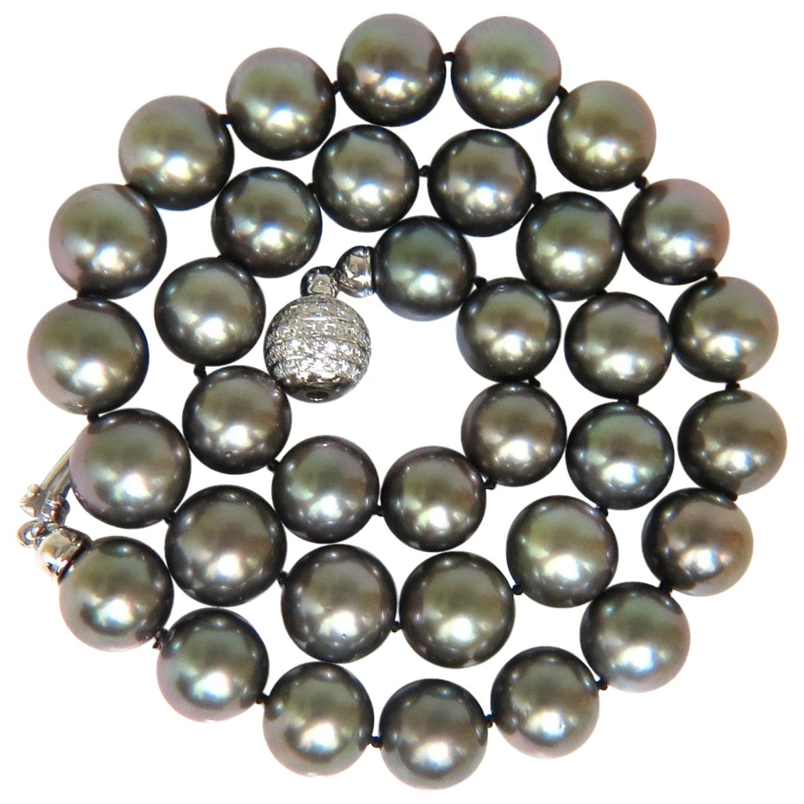 GIA Tahitian Black Lipped Oyster Gray Pearl Necklace 18 Karat 1.00 Carat Clasp For Sale