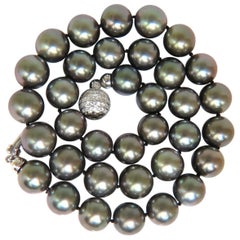 GIA Tahitian Black Lipped Oyster Gray Pearl Necklace 18 Karat 1.00 Carat Clasp