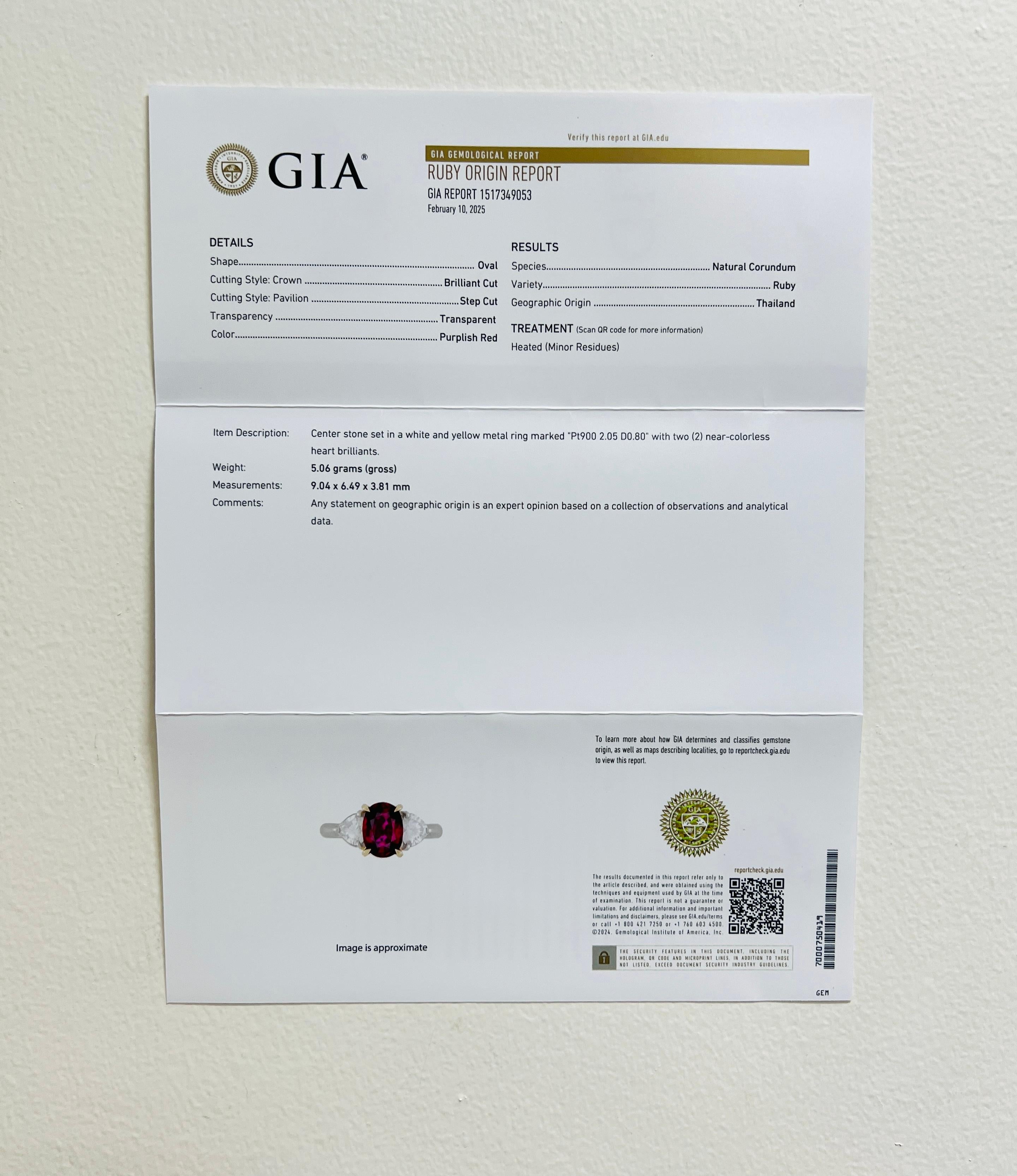 GIA Anillo Tailandés de Rubí Rojo Púrpura Ovalado y Diamante Corazón en Platino y Oro de 18K en venta 4