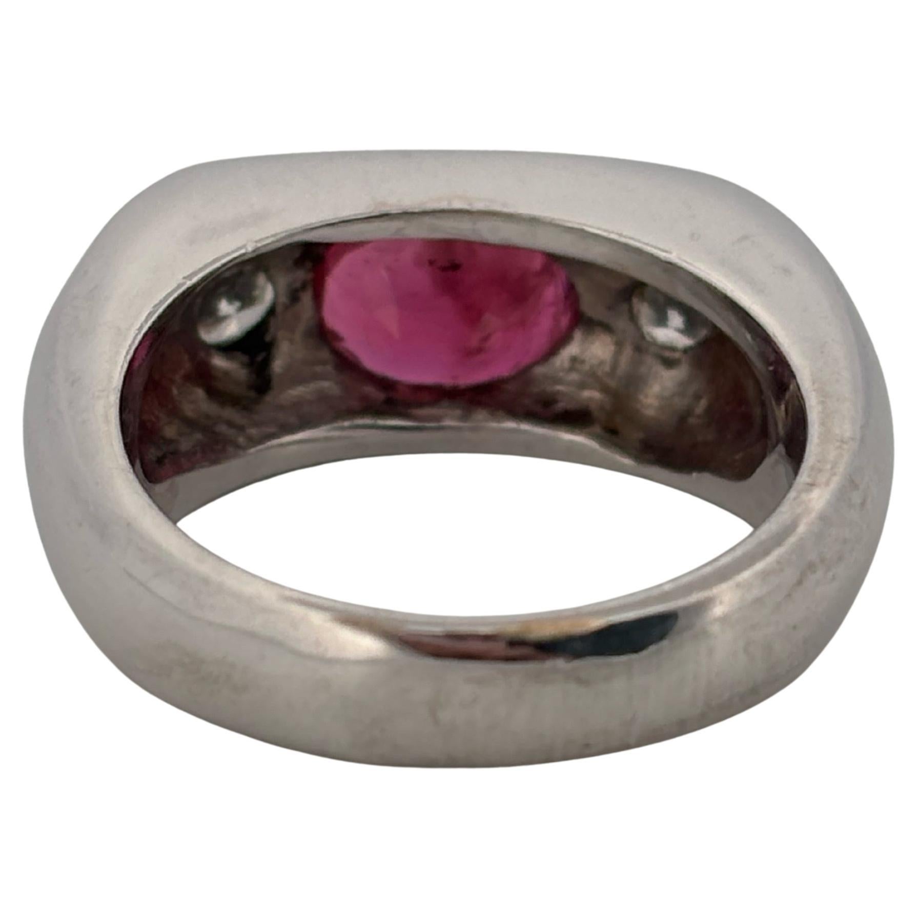 Femenino o masculino GIA Tailandia Siglo Medio 1,25ctw Rubí Oval 0,60ctw Diamante Redondo Oro Blanco 14K en venta