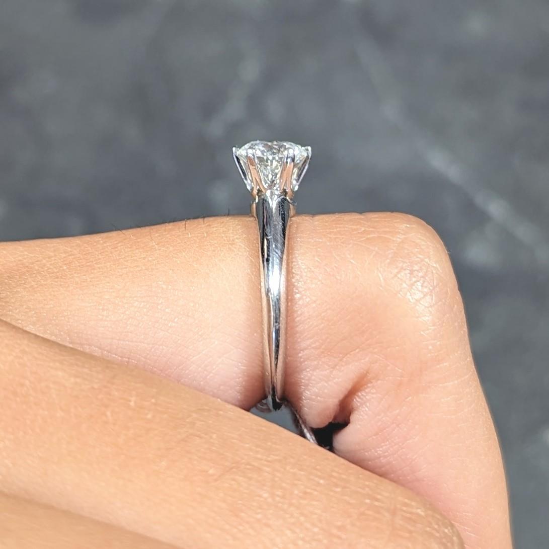 GIA Tiffany & Co. Contemporain  Bague de fiançailles en platine avec un diamant de 0,90 CTW en vente 9