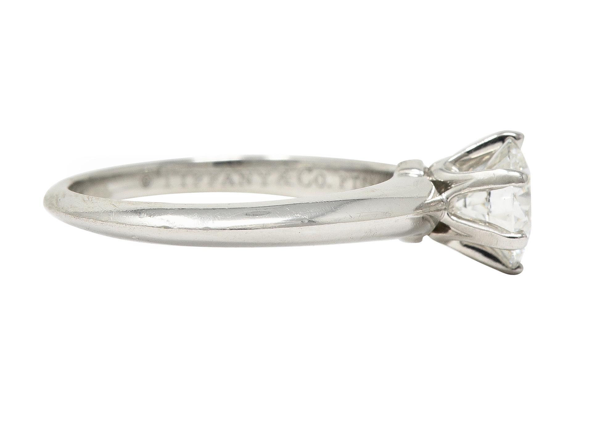 Taille brillant GIA Tiffany & Co. Contemporain  Bague de fiançailles en platine avec un diamant de 0,90 CTW en vente
