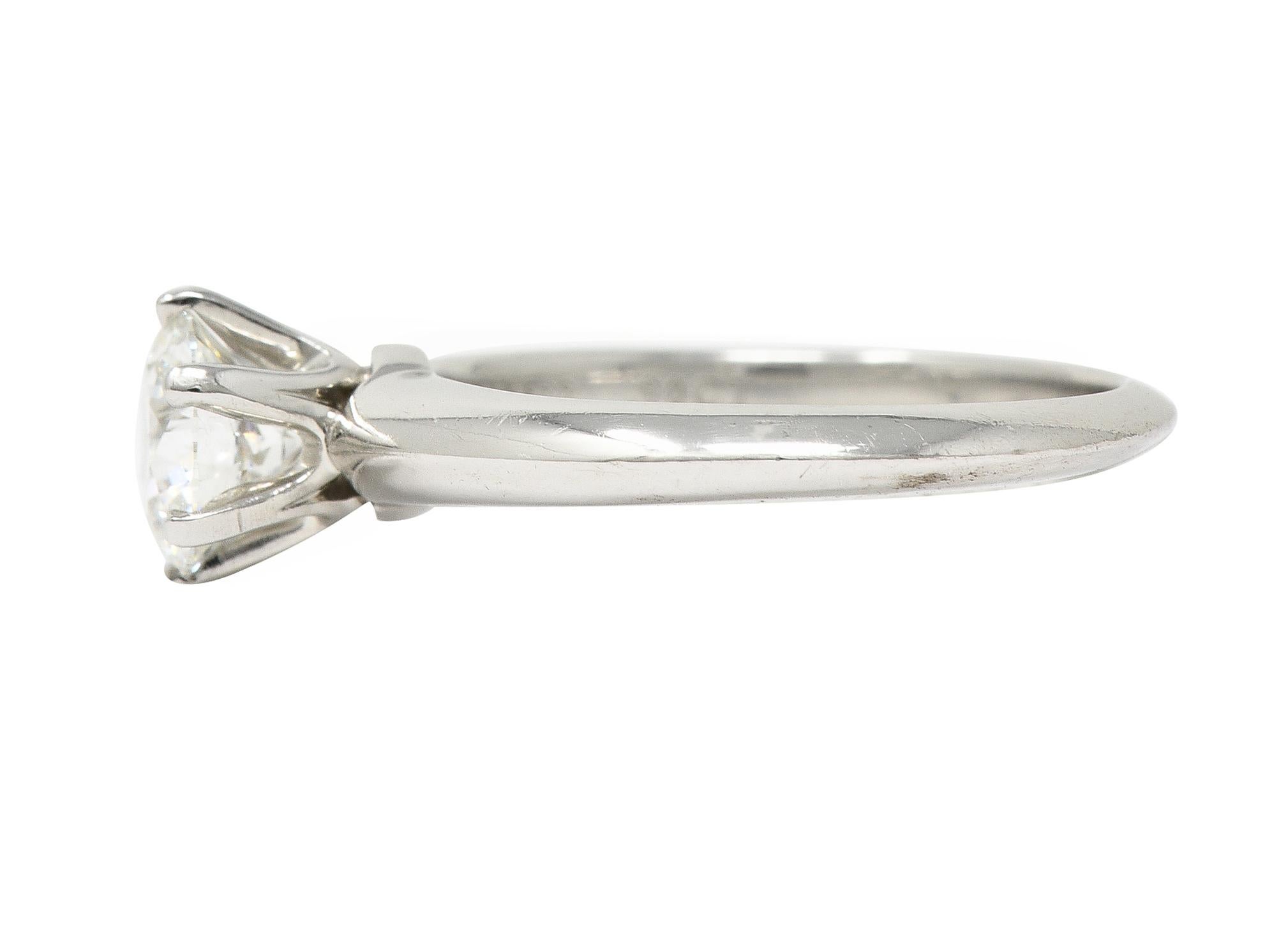 GIA Tiffany & Co. Contemporain  Bague de fiançailles en platine avec un diamant de 0,90 CTW Unisexe en vente