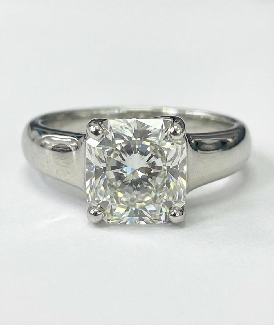 Quadrato GIA Tiffany & Co. Anello Lucida con diamante in platino da 2,25 carati G-VS1 in vendita