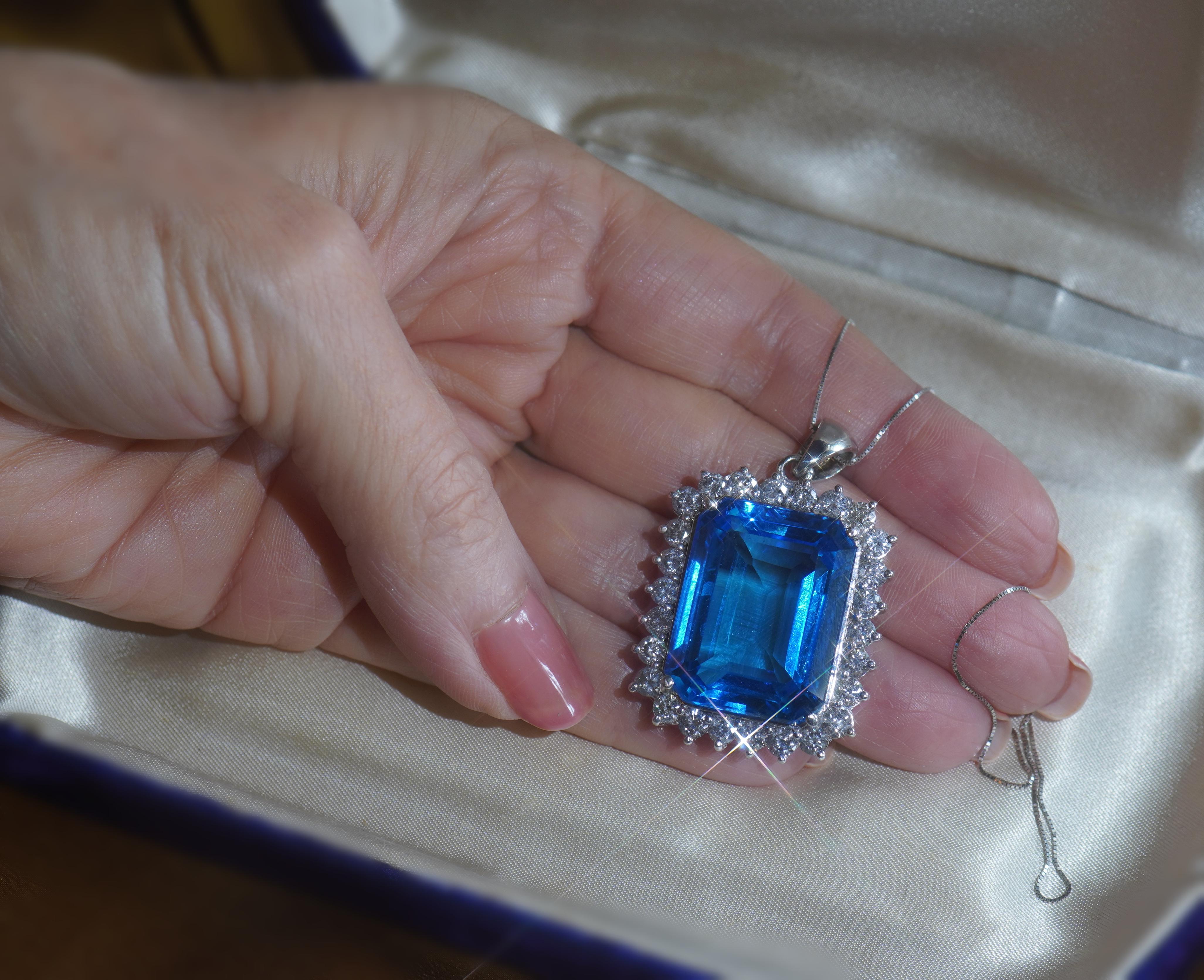 GIA Topaz 14K Pendant Diamond Certified Necklace Vintage VS HUGE 62.27 Carats! For Sale 5