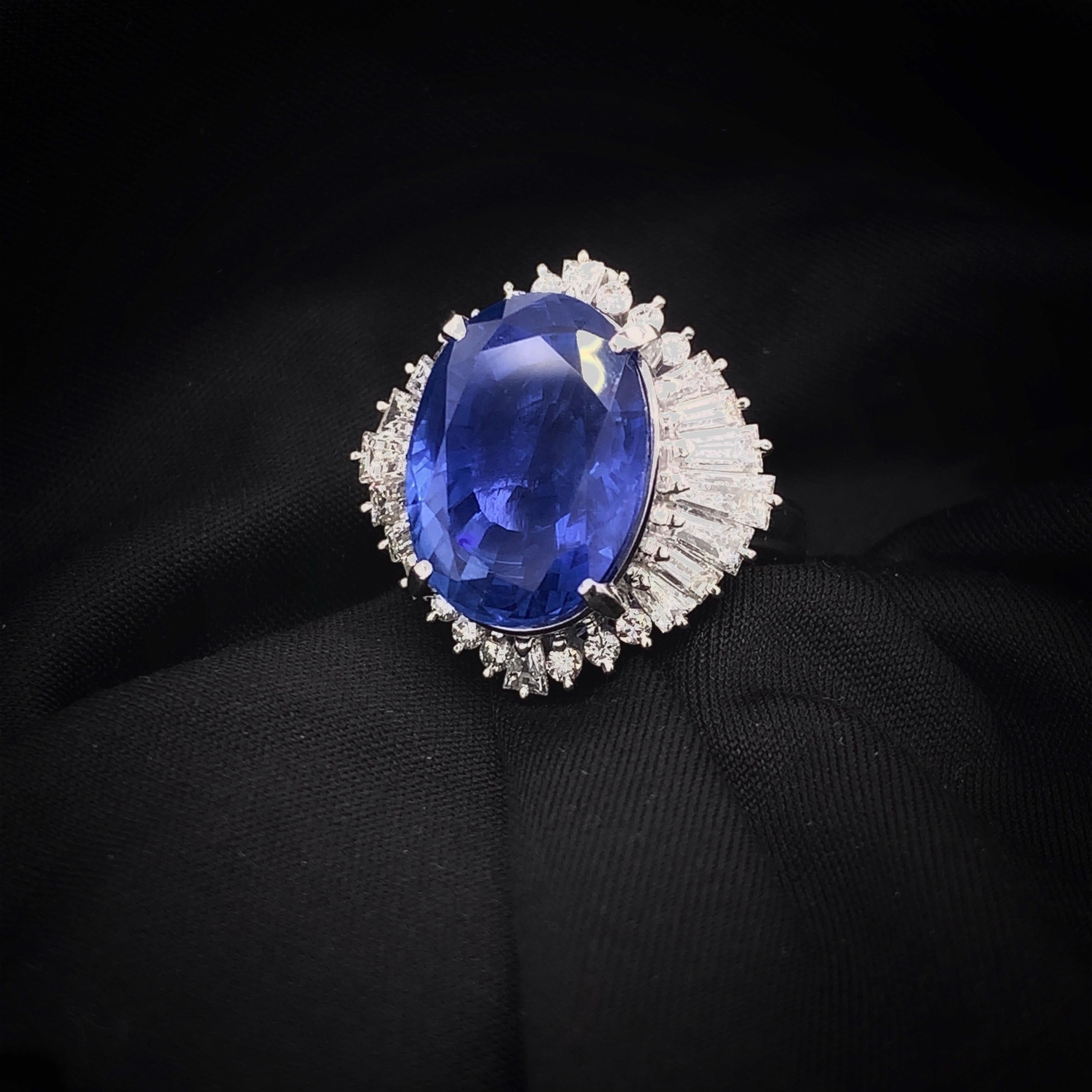 GIA Unheated 13.69 Carat Sapphire Cocktail Ring In New Condition For Sale In Richmond, BC