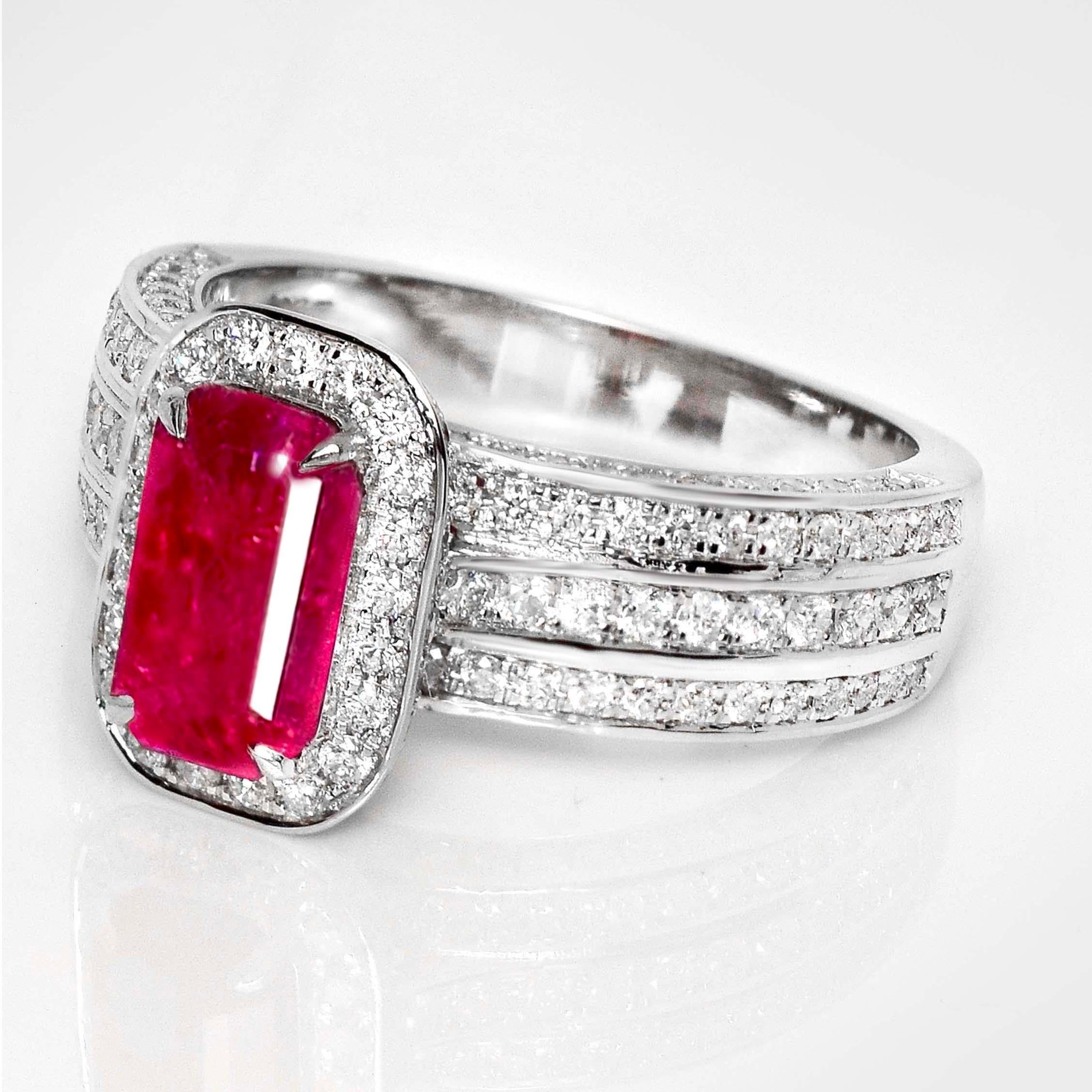 GIA Anillo de compromiso de oro de 18 quilates sin calentar con rubí de sangre de paloma de Afganistán de 2,01 quilates Corte esmeralda en venta
