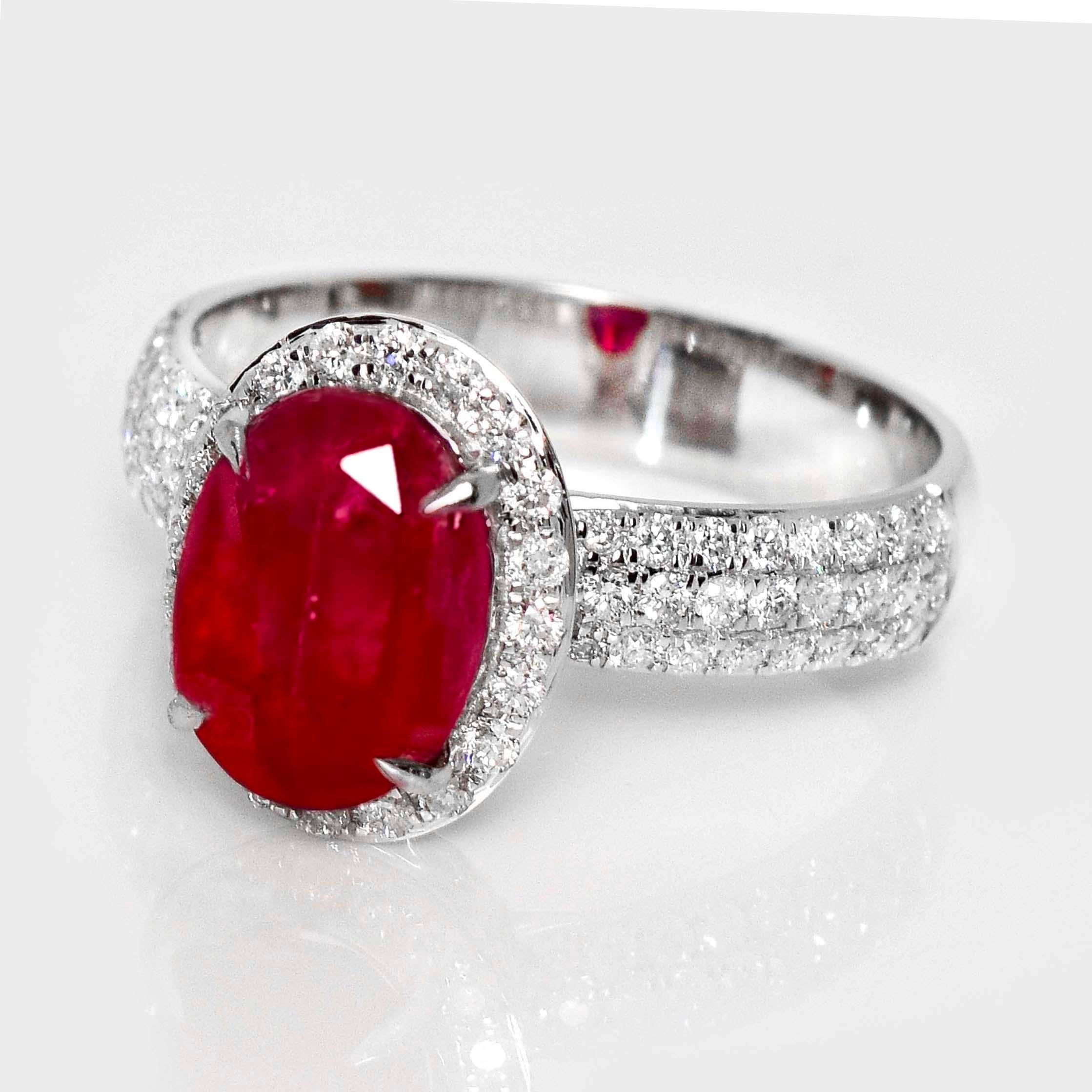 GIA Anillo de compromiso de oro de 18 quilates sin calentar de 3,12 quilates de rubí de sangre de paloma de Afganistán Corte oval en venta