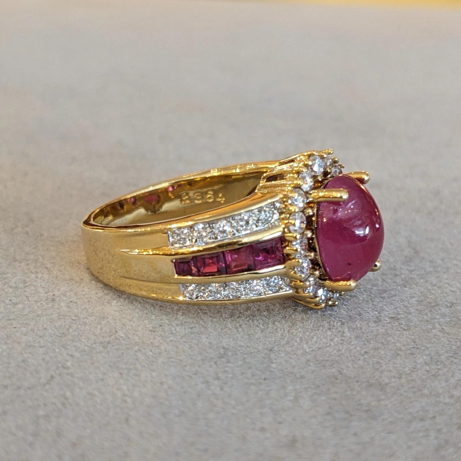 Bague en or jaune 18 carats non chauffée avec rubis cabochon de 3,64 carats et diamants, certifiée GIA Pour femmes en vente