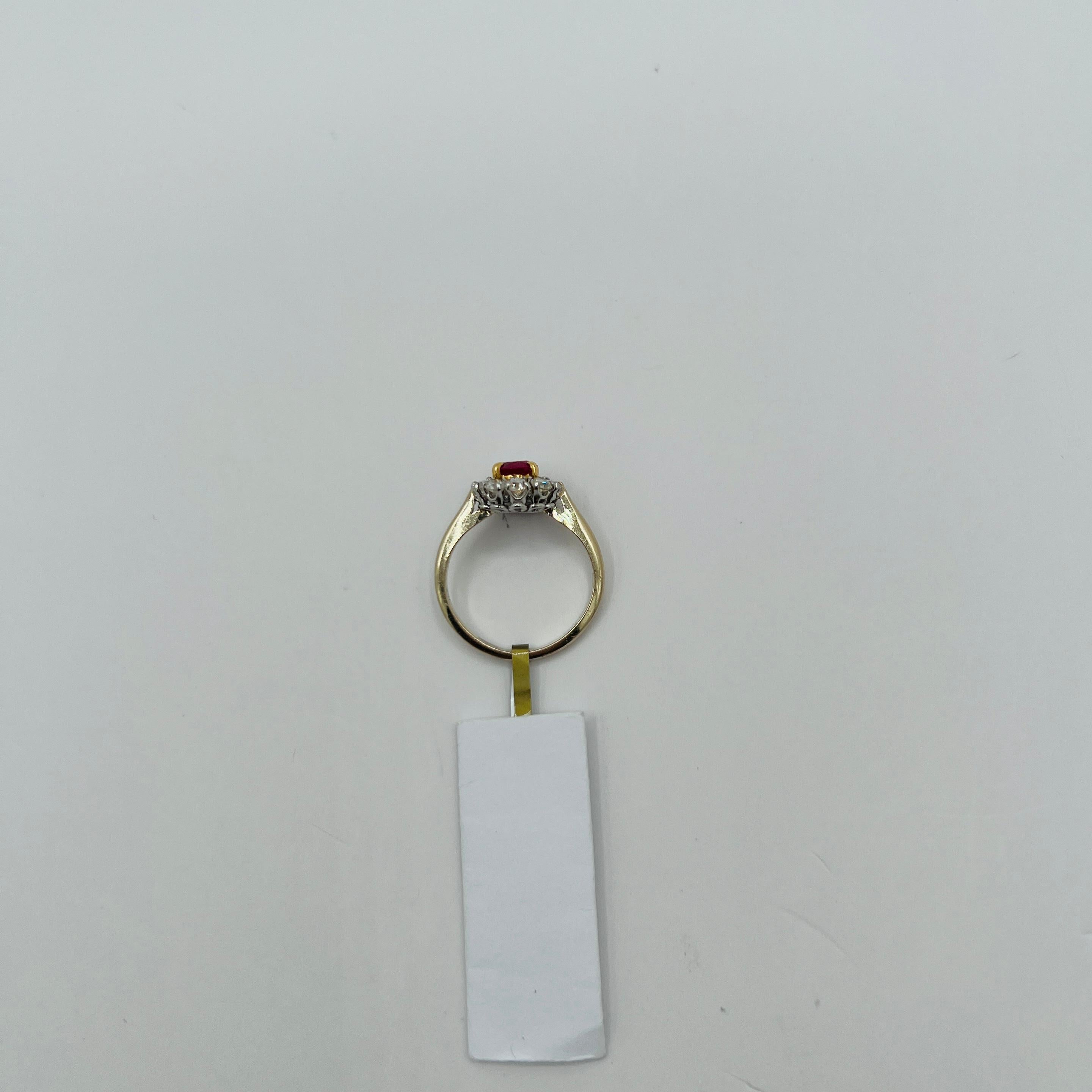 Anello con rubino di Birmania non riscaldato, ovale e diamante bianco in oro 18 carati e platino GIA in vendita 1
