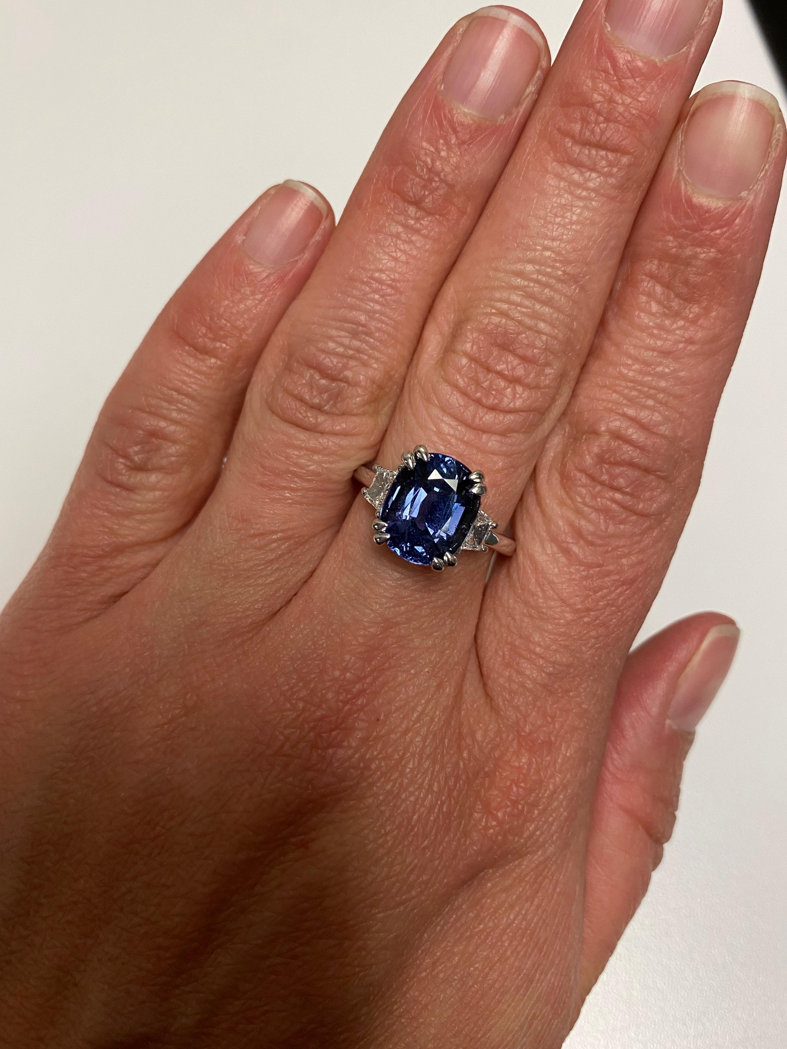 GIA Unheated Color Change Tanzanian Sapphire and Diamond Cocktail Ring For Sale 4