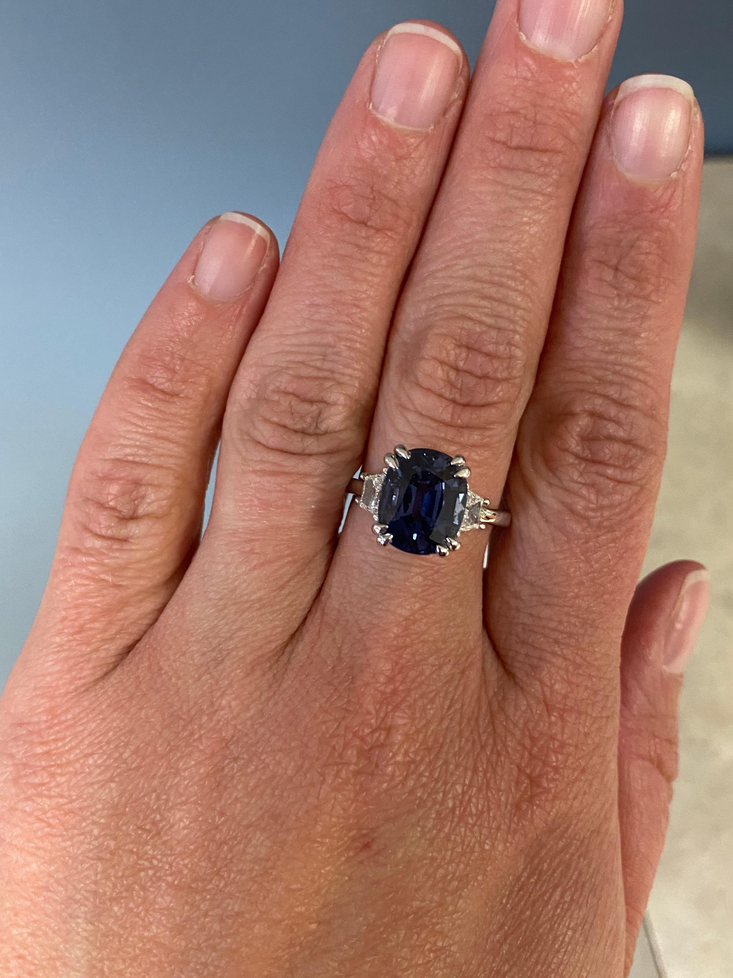 GIA Unheated Color Change Tanzanian Sapphire and Diamond Cocktail Ring For Sale 5