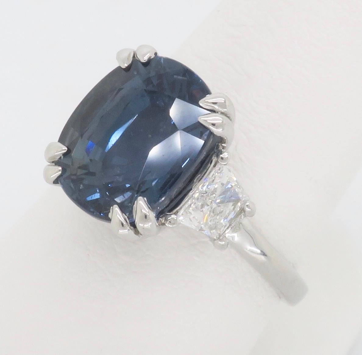 Oval Cut GIA Unheated Color Change Tanzanian Sapphire and Diamond Cocktail Ring For Sale