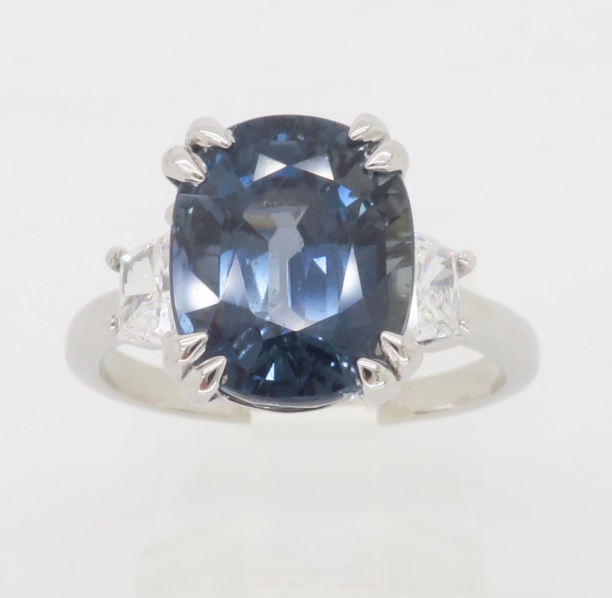 GIA Unheated Color Change Tanzanian Sapphire and Diamond Cocktail Ring In Excellent Condition For Sale In Webster, NY