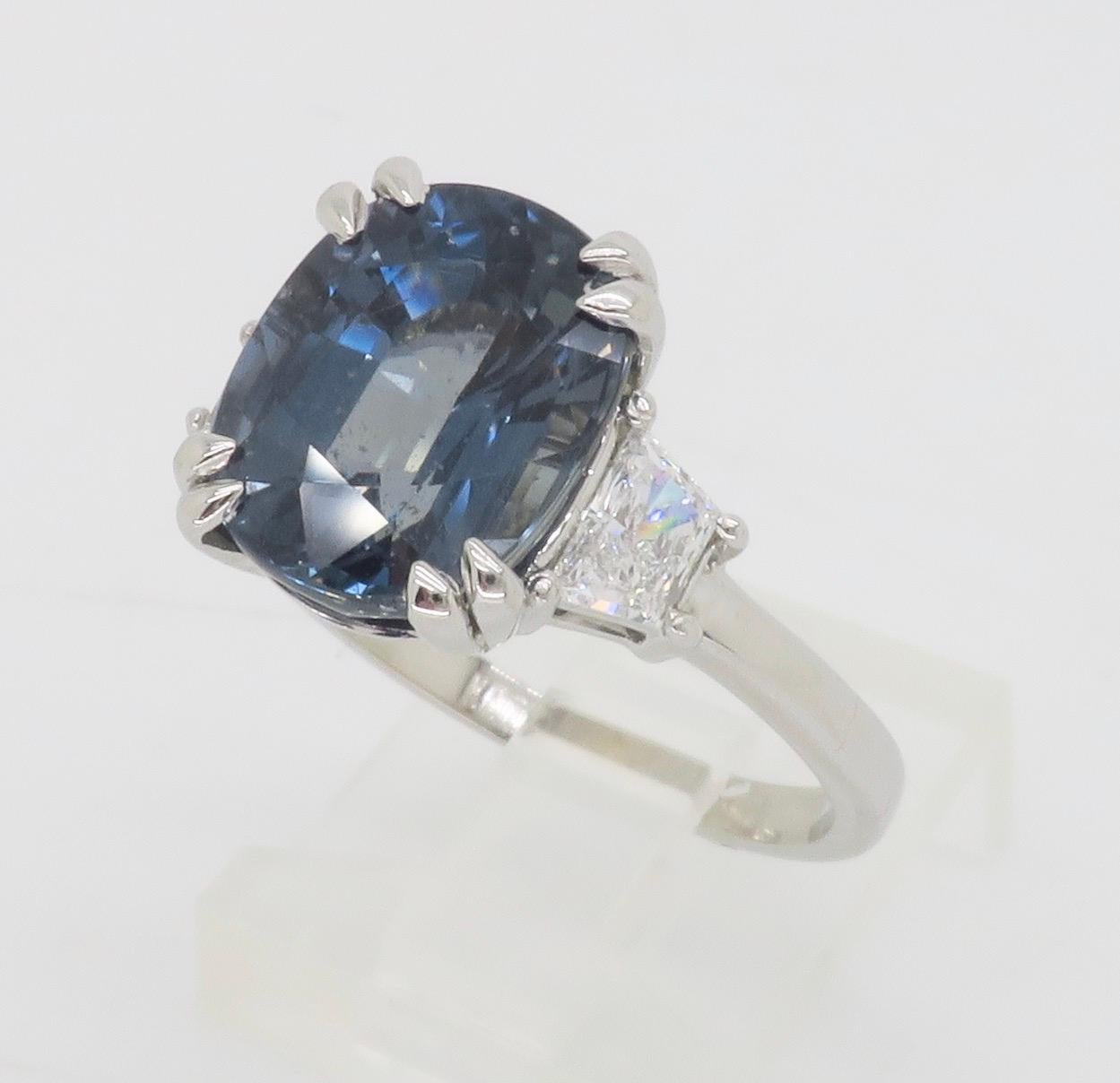Women's or Men's GIA Unheated Color Change Tanzanian Sapphire and Diamond Cocktail Ring For Sale